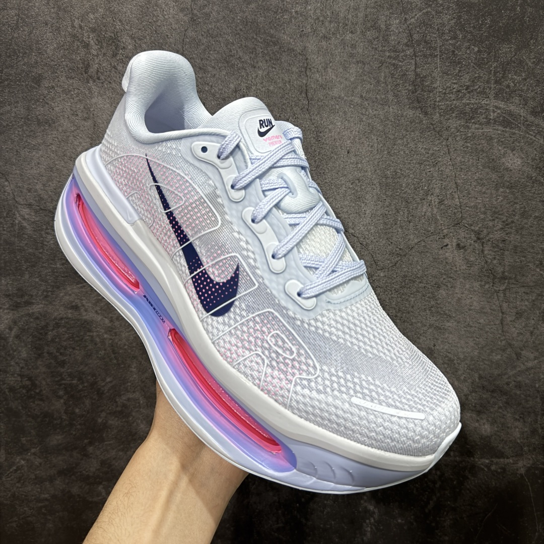 图片[3]-【XE纯原】NIKE VOMERO PREMIUM 全掌气垫缓震网面运动跑鞋 市场最强 没有之一 纯原生产线出品 原版开发 全部原材料 细节一比一打造 完美还原zp脚感 正确前后分离式两片纤维柱气垫 上下包裹超软弹泡棉 正确组合大底 区别市场通货 版型完美 鞋面材料同步原版1：1 全部原版开发校对 欢迎对比💪🏻 Nike 运用 Air技术专利，推出 Nike Pegasus Premium，沿用经典 Pegasus 系列产品深受跑者喜爱的缓震功能，并配置 Nike 首款可见式塑形 Air Zoom 气垫。 全掌可见的AirZoom首次在Pegasus系列中出现，模仿了Vaporfly的碳板曲线，增强了跑步时的流畅过渡。 货号：HM5973-400 尺码：36-46（半）-选品中心