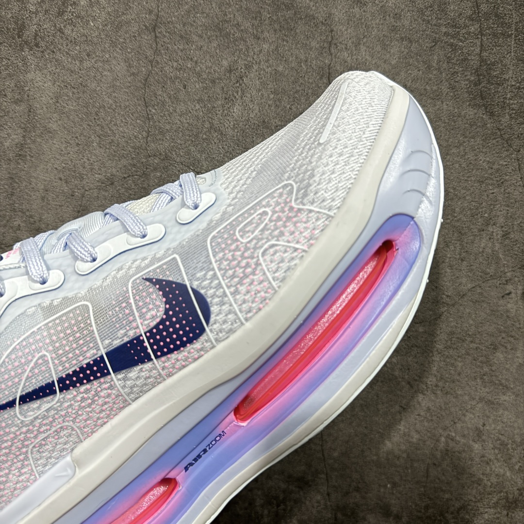 图片[6]-【XE纯原】NIKE VOMERO PREMIUM 全掌气垫缓震网面运动跑鞋 市场最强 没有之一 纯原生产线出品 原版开发 全部原材料 细节一比一打造 完美还原zp脚感 正确前后分离式两片纤维柱气垫 上下包裹超软弹泡棉 正确组合大底 区别市场通货 版型完美 鞋面材料同步原版1：1 全部原版开发校对 欢迎对比💪🏻 Nike 运用 Air技术专利，推出 Nike Pegasus Premium，沿用经典 Pegasus 系列产品深受跑者喜爱的缓震功能，并配置 Nike 首款可见式塑形 Air Zoom 气垫。 全掌可见的AirZoom首次在Pegasus系列中出现，模仿了Vaporfly的碳板曲线，增强了跑步时的流畅过渡。 货号：HM5973-400 尺码：36-46（半）-选品中心