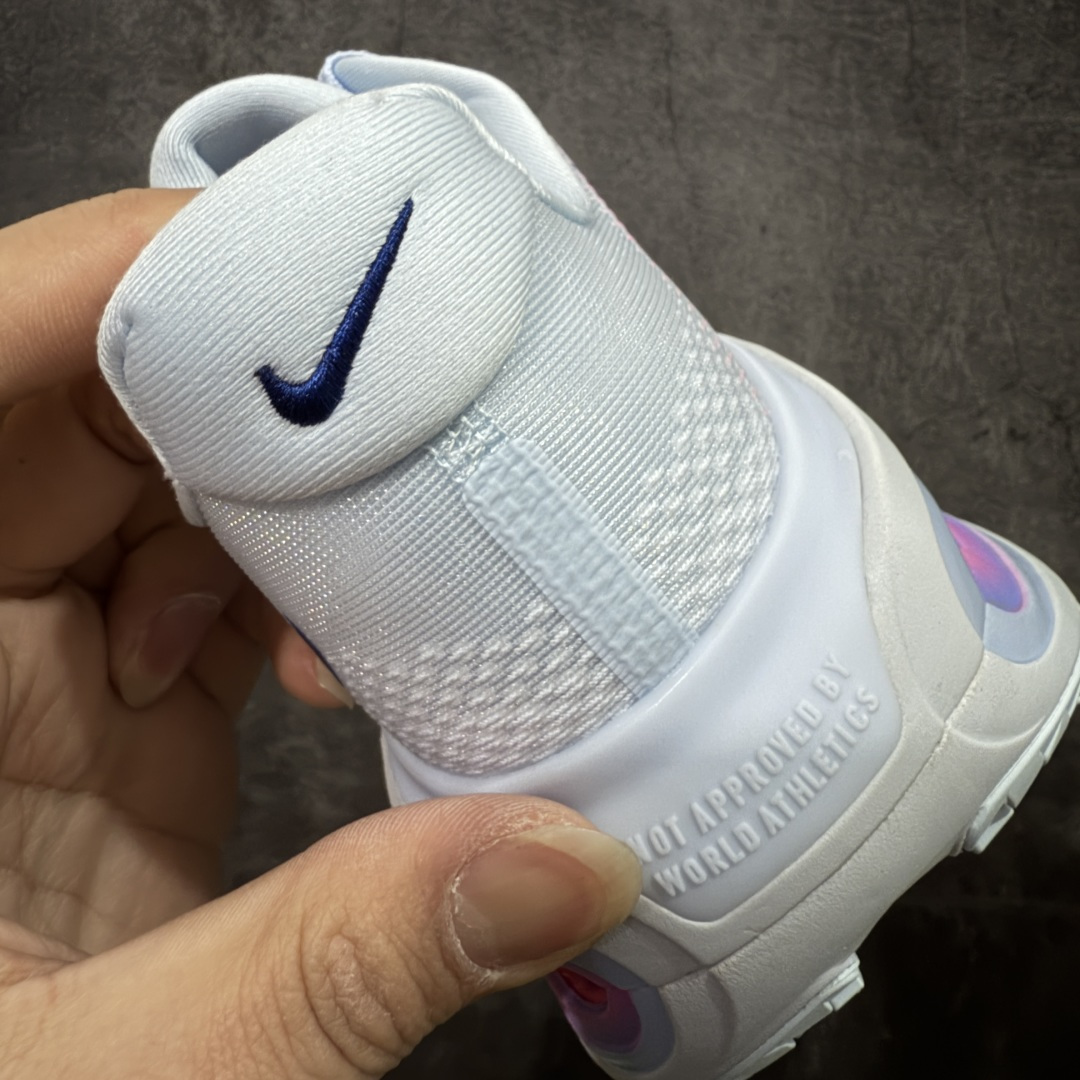 图片[2]-【XE纯原】NIKE VOMERO PREMIUM 全掌气垫缓震网面运动跑鞋 市场最强 没有之一 纯原生产线出品 原版开发 全部原材料 细节一比一打造 完美还原zp脚感 正确前后分离式两片纤维柱气垫 上下包裹超软弹泡棉 正确组合大底 区别市场通货 版型完美 鞋面材料同步原版1：1 全部原版开发校对 欢迎对比💪🏻 Nike 运用 Air技术专利，推出 Nike Pegasus Premium，沿用经典 Pegasus 系列产品深受跑者喜爱的缓震功能，并配置 Nike 首款可见式塑形 Air Zoom 气垫。 全掌可见的AirZoom首次在Pegasus系列中出现，模仿了Vaporfly的碳板曲线，增强了跑步时的流畅过渡。 货号：HM5973-400 尺码：36-46（半）-选品中心