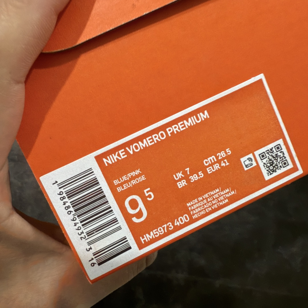 图片[10]-【XE纯原】NIKE VOMERO PREMIUM 全掌气垫缓震网面运动跑鞋 市场最强 没有之一 纯原生产线出品 原版开发 全部原材料 细节一比一打造 完美还原zp脚感 正确前后分离式两片纤维柱气垫 上下包裹超软弹泡棉 正确组合大底 区别市场通货 版型完美 鞋面材料同步原版1：1 全部原版开发校对 欢迎对比💪🏻 Nike 运用 Air技术专利，推出 Nike Pegasus Premium，沿用经典 Pegasus 系列产品深受跑者喜爱的缓震功能，并配置 Nike 首款可见式塑形 Air Zoom 气垫。 全掌可见的AirZoom首次在Pegasus系列中出现，模仿了Vaporfly的碳板曲线，增强了跑步时的流畅过渡。 货号：HM5973-400 尺码：36-46（半）-选品中心