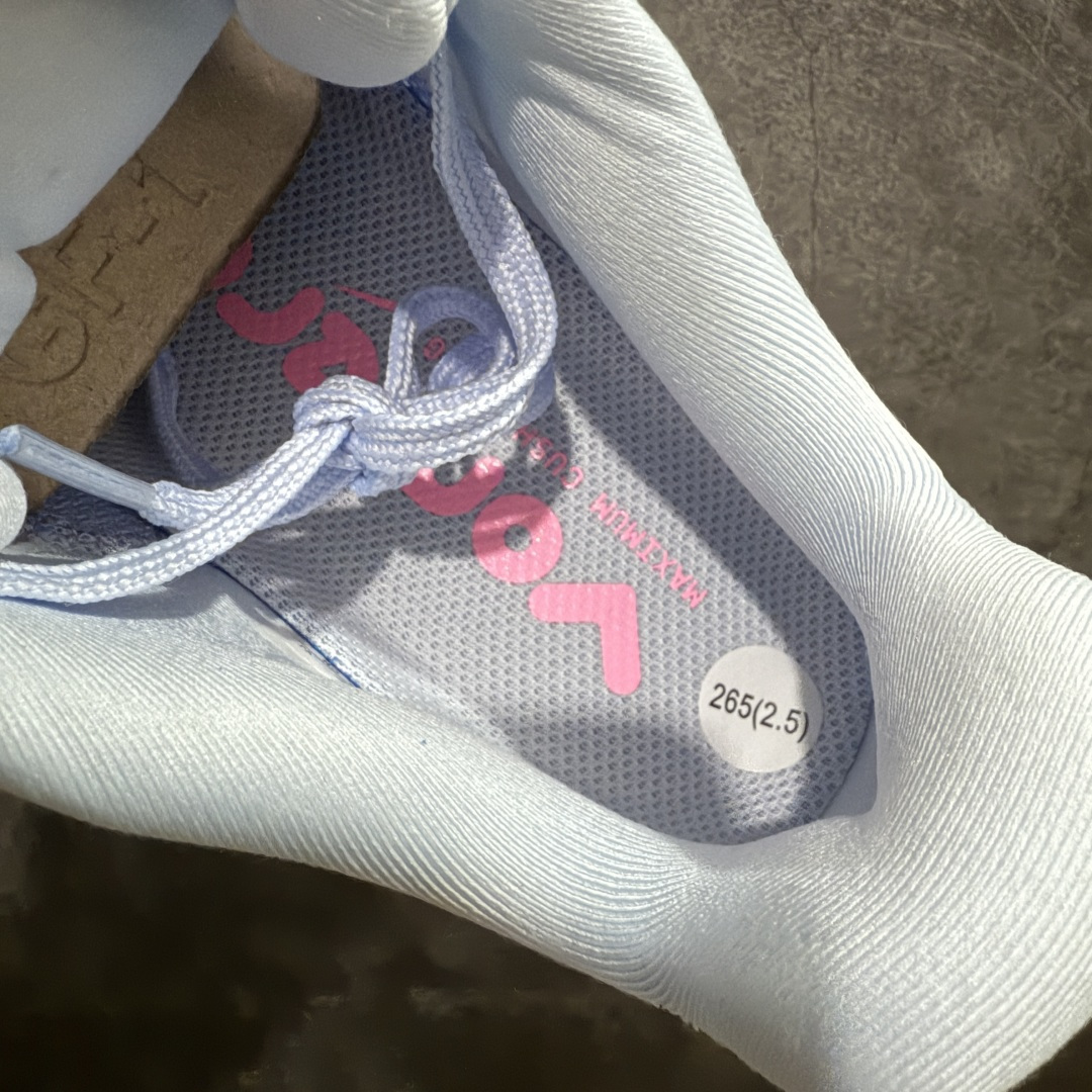 图片[7]-【XE纯原】NIKE VOMERO PREMIUM 全掌气垫缓震网面运动跑鞋 市场最强 没有之一 纯原生产线出品 原版开发 全部原材料 细节一比一打造 完美还原zp脚感 正确前后分离式两片纤维柱气垫 上下包裹超软弹泡棉 正确组合大底 区别市场通货 版型完美 鞋面材料同步原版1：1 全部原版开发校对 欢迎对比💪🏻 Nike 运用 Air技术专利，推出 Nike Pegasus Premium，沿用经典 Pegasus 系列产品深受跑者喜爱的缓震功能，并配置 Nike 首款可见式塑形 Air Zoom 气垫。 全掌可见的AirZoom首次在Pegasus系列中出现，模仿了Vaporfly的碳板曲线，增强了跑步时的流畅过渡。 货号：HM5973-400 尺码：36-46（半）-选品中心