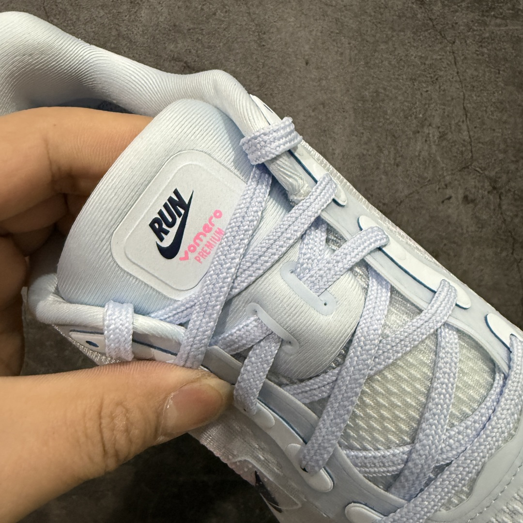 图片[6]-【XE纯原】NIKE VOMERO PREMIUM 全掌气垫缓震网面运动跑鞋 市场最强 没有之一 纯原生产线出品 原版开发 全部原材料 细节一比一打造 完美还原zp脚感 正确前后分离式两片纤维柱气垫 上下包裹超软弹泡棉 正确组合大底 区别市场通货 版型完美 鞋面材料同步原版1：1 全部原版开发校对 欢迎对比💪🏻 Nike 运用 Air技术专利，推出 Nike Pegasus Premium，沿用经典 Pegasus 系列产品深受跑者喜爱的缓震功能，并配置 Nike 首款可见式塑形 Air Zoom 气垫。 全掌可见的AirZoom首次在Pegasus系列中出现，模仿了Vaporfly的碳板曲线，增强了跑步时的流畅过渡。 货号：HM5973-400 尺码：36-46（半）-选品中心