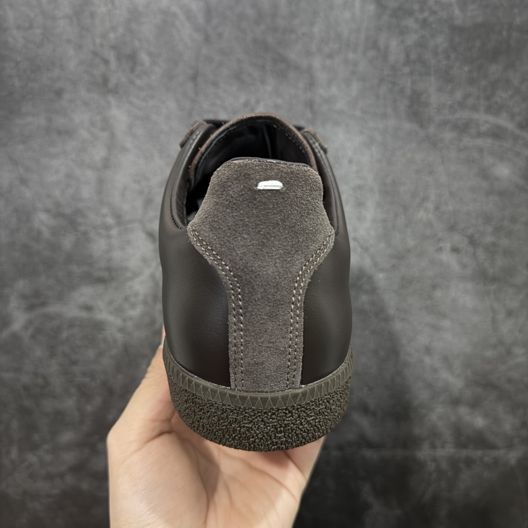 图片[4]-【ZOK纯原】Maison Margiela Calfskin Replica MM6 马吉拉复古低帮时尚德训鞋 私人订单打造 高端零售专供批次 全套原楦原纸板原厂数据开发 全鞋荧光划线卡点 胶水把控整洁度追求极致完美 多重QC质检 超越公司货的品控标准 实实在在的免检产品 原盒原配防尘袋购物卡 全网唯一正确0-23数字排版 一比一间距字体 内里全头层小羊皮 原版防滑鞋底设计 灰色翻毛牛皮 白色细纹贝利头层皮 依照原版逐帧开发 原装淡粉纸板中底带编号钢印 尺码：35 36 36.5 37 38 39 40 41 42 42.5 43 44 44.5 45-选品中心