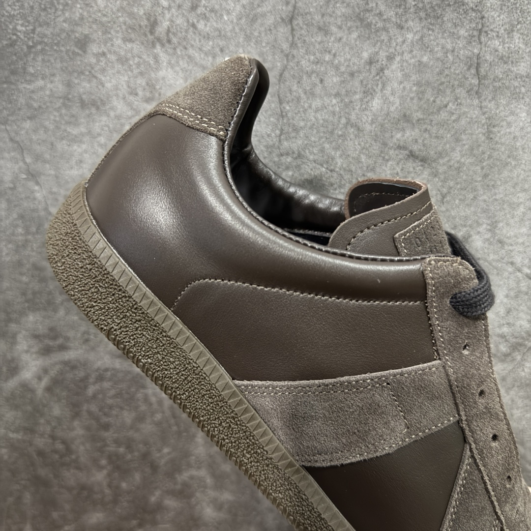 图片[7]-【ZOK纯原】Maison Margiela Calfskin Replica MM6 马吉拉复古低帮时尚德训鞋 私人订单打造 高端零售专供批次 全套原楦原纸板原厂数据开发 全鞋荧光划线卡点 胶水把控整洁度追求极致完美 多重QC质检 超越公司货的品控标准 实实在在的免检产品 原盒原配防尘袋购物卡 全网唯一正确0-23数字排版 一比一间距字体 内里全头层小羊皮 原版防滑鞋底设计 灰色翻毛牛皮 白色细纹贝利头层皮 依照原版逐帧开发 原装淡粉纸板中底带编号钢印 尺码：35 36 36.5 37 38 39 40 41 42 42.5 43 44 44.5 45-选品中心