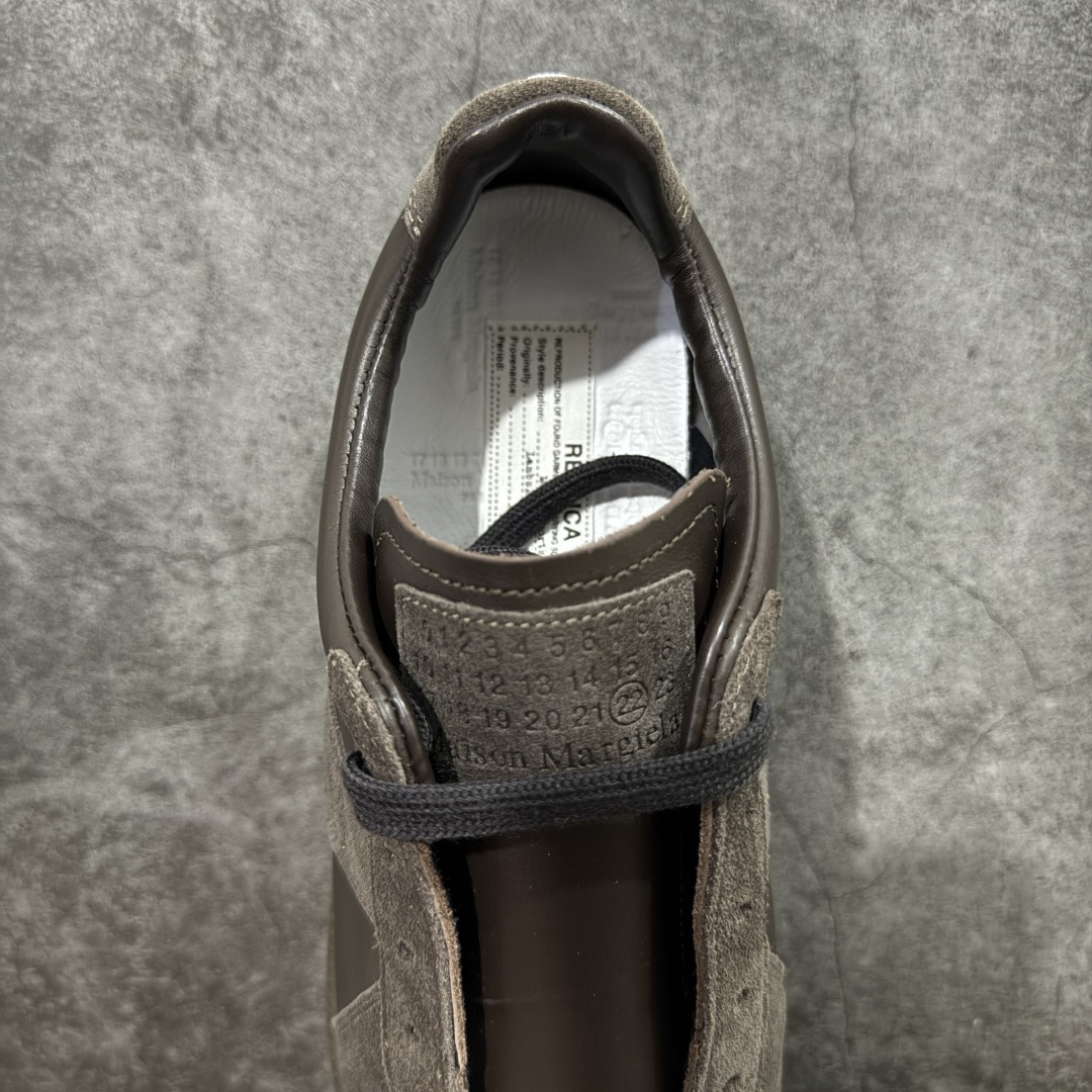 图片[8]-【ZOK纯原】Maison Margiela Calfskin Replica MM6 马吉拉复古低帮时尚德训鞋 私人订单打造 高端零售专供批次 全套原楦原纸板原厂数据开发 全鞋荧光划线卡点 胶水把控整洁度追求极致完美 多重QC质检 超越公司货的品控标准 实实在在的免检产品 原盒原配防尘袋购物卡 全网唯一正确0-23数字排版 一比一间距字体 内里全头层小羊皮 原版防滑鞋底设计 灰色翻毛牛皮 白色细纹贝利头层皮 依照原版逐帧开发 原装淡粉纸板中底带编号钢印 尺码：35 36 36.5 37 38 39 40 41 42 42.5 43 44 44.5 45-选品中心