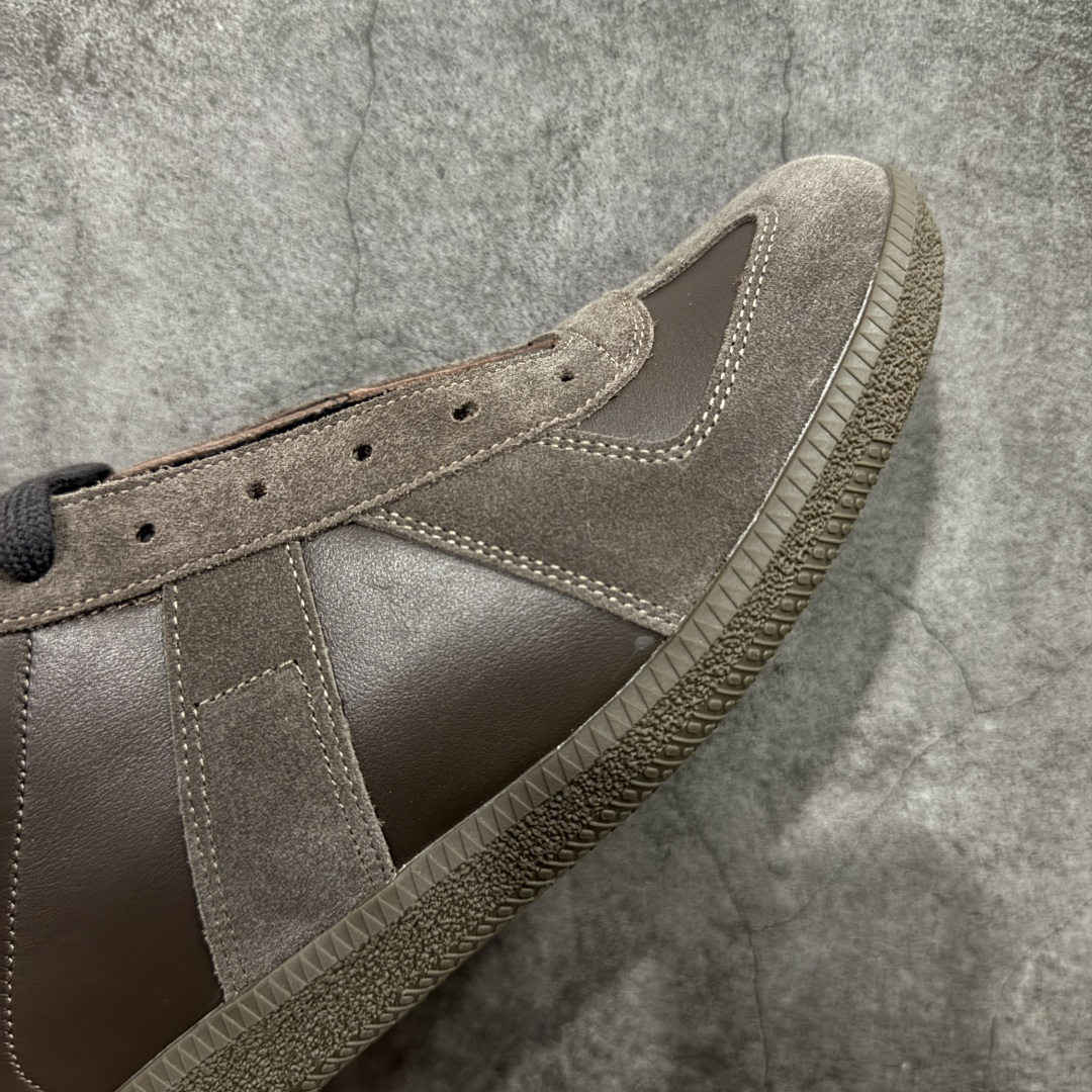 图片[6]-【ZOK纯原】Maison Margiela Calfskin Replica MM6 马吉拉复古低帮时尚德训鞋 私人订单打造 高端零售专供批次 全套原楦原纸板原厂数据开发 全鞋荧光划线卡点 胶水把控整洁度追求极致完美 多重QC质检 超越公司货的品控标准 实实在在的免检产品 原盒原配防尘袋购物卡 全网唯一正确0-23数字排版 一比一间距字体 内里全头层小羊皮 原版防滑鞋底设计 灰色翻毛牛皮 白色细纹贝利头层皮 依照原版逐帧开发 原装淡粉纸板中底带编号钢印 尺码：35 36 36.5 37 38 39 40 41 42 42.5 43 44 44.5 45-选品中心