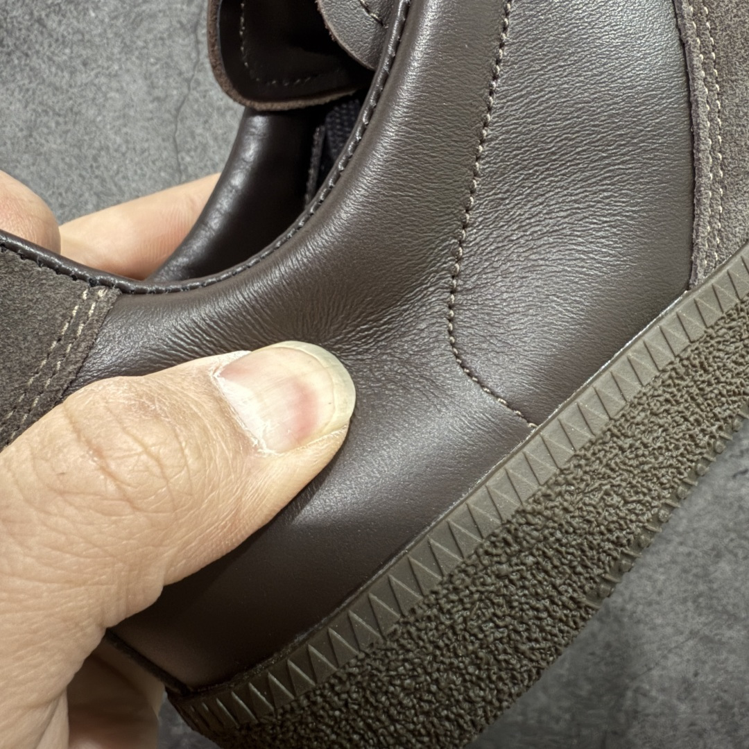 图片[3]-【ZOK纯原】Maison Margiela Calfskin Replica MM6 马吉拉复古低帮时尚德训鞋 私人订单打造 高端零售专供批次 全套原楦原纸板原厂数据开发 全鞋荧光划线卡点 胶水把控整洁度追求极致完美 多重QC质检 超越公司货的品控标准 实实在在的免检产品 原盒原配防尘袋购物卡 全网唯一正确0-23数字排版 一比一间距字体 内里全头层小羊皮 原版防滑鞋底设计 灰色翻毛牛皮 白色细纹贝利头层皮 依照原版逐帧开发 原装淡粉纸板中底带编号钢印 尺码：35 36 36.5 37 38 39 40 41 42 42.5 43 44 44.5 45-选品中心