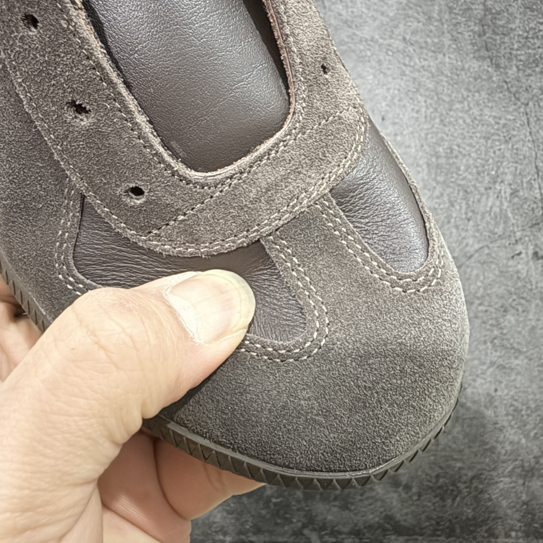 图片[5]-【ZOK纯原】Maison Margiela Calfskin Replica MM6 马吉拉复古低帮时尚德训鞋 私人订单打造 高端零售专供批次 全套原楦原纸板原厂数据开发 全鞋荧光划线卡点 胶水把控整洁度追求极致完美 多重QC质检 超越公司货的品控标准 实实在在的免检产品 原盒原配防尘袋购物卡 全网唯一正确0-23数字排版 一比一间距字体 内里全头层小羊皮 原版防滑鞋底设计 灰色翻毛牛皮 白色细纹贝利头层皮 依照原版逐帧开发 原装淡粉纸板中底带编号钢印 尺码：35 36 36.5 37 38 39 40 41 42 42.5 43 44 44.5 45-选品中心