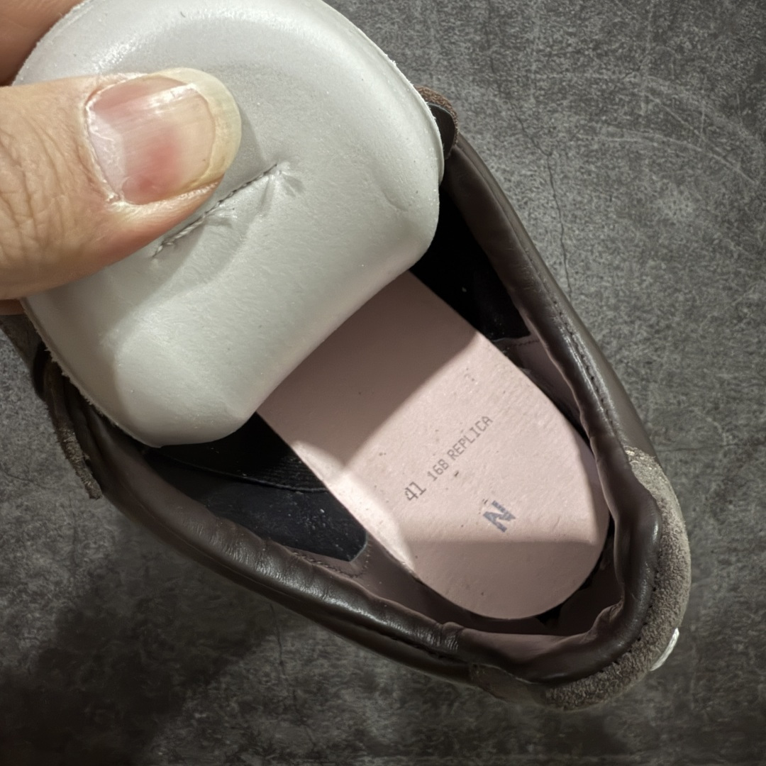 图片[10]-【ZOK纯原】Maison Margiela Calfskin Replica MM6 马吉拉复古低帮时尚德训鞋 私人订单打造 高端零售专供批次 全套原楦原纸板原厂数据开发 全鞋荧光划线卡点 胶水把控整洁度追求极致完美 多重QC质检 超越公司货的品控标准 实实在在的免检产品 原盒原配防尘袋购物卡 全网唯一正确0-23数字排版 一比一间距字体 内里全头层小羊皮 原版防滑鞋底设计 灰色翻毛牛皮 白色细纹贝利头层皮 依照原版逐帧开发 原装淡粉纸板中底带编号钢印 尺码：35 36 36.5 37 38 39 40 41 42 42.5 43 44 44.5 45-选品中心