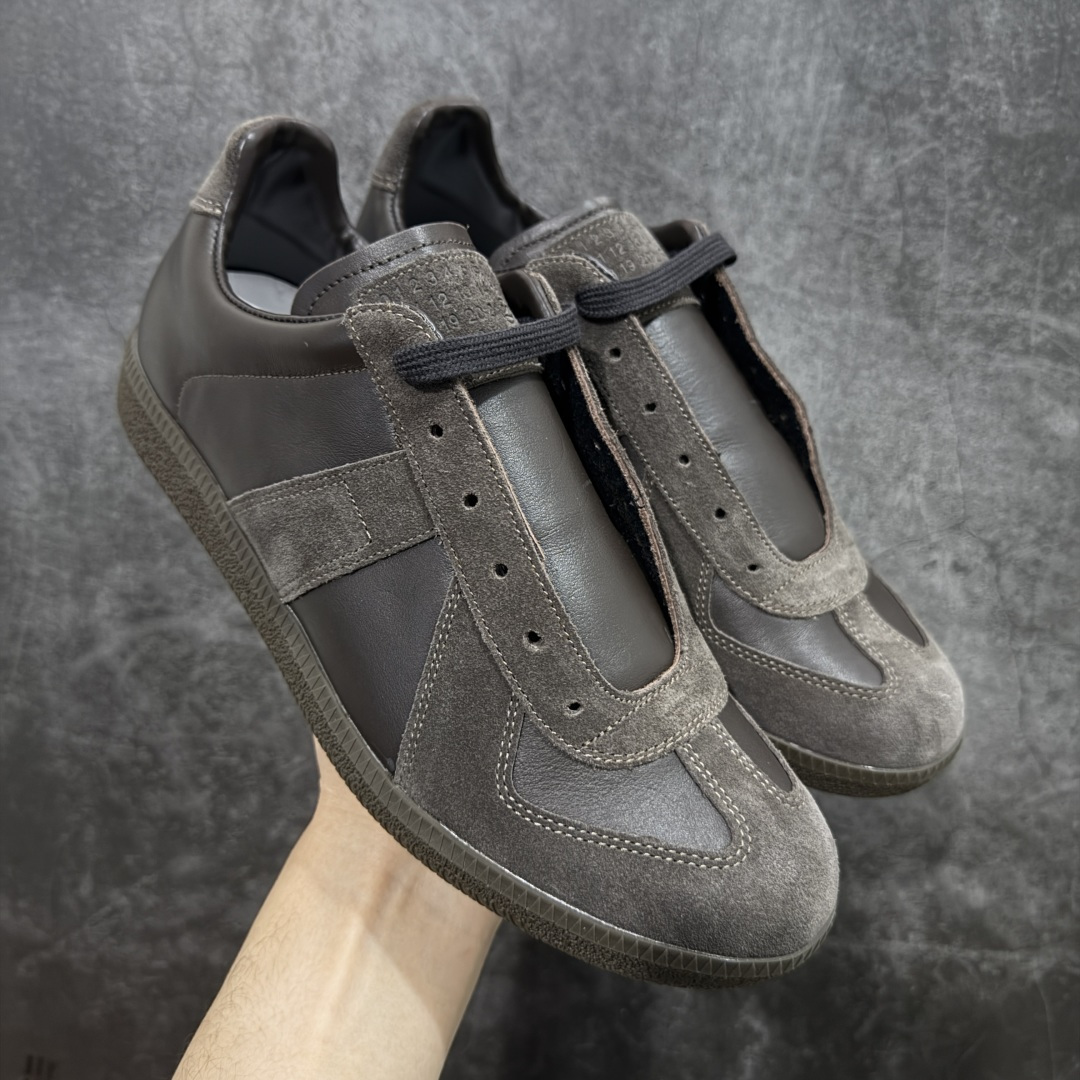 【ZOK纯原】Maison Margiela Calfskin Replica MM6 马吉拉复古低帮时尚德训鞋 私人订单打造 高端零售专供批次 全套原楦原纸板原厂数据开发 全鞋荧光划线卡点 胶水把控整洁度追求极致完美 多重QC质检 超越公司货的品控标准 实实在在的免检产品 原盒原配防尘袋购物卡 全网唯一正确0-23数字排版 一比一间距字体 内里全头层小羊皮 原版防滑鞋底设计 灰色翻毛牛皮 白色细纹贝利头层皮 依照原版逐帧开发 原装淡粉纸板中底带编号钢印 尺码:35 36 36.5 37 38 39 40 41 42 42.5 43 44 44.5 45-选品中心
