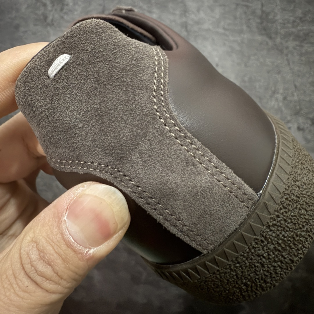 图片[2]-【ZOK纯原】Maison Margiela Calfskin Replica MM6 马吉拉复古低帮时尚德训鞋 私人订单打造 高端零售专供批次 全套原楦原纸板原厂数据开发 全鞋荧光划线卡点 胶水把控整洁度追求极致完美 多重QC质检 超越公司货的品控标准 实实在在的免检产品 原盒原配防尘袋购物卡 全网唯一正确0-23数字排版 一比一间距字体 内里全头层小羊皮 原版防滑鞋底设计 灰色翻毛牛皮 白色细纹贝利头层皮 依照原版逐帧开发 原装淡粉纸板中底带编号钢印 尺码：35 36 36.5 37 38 39 40 41 42 42.5 43 44 44.5 45-选品中心