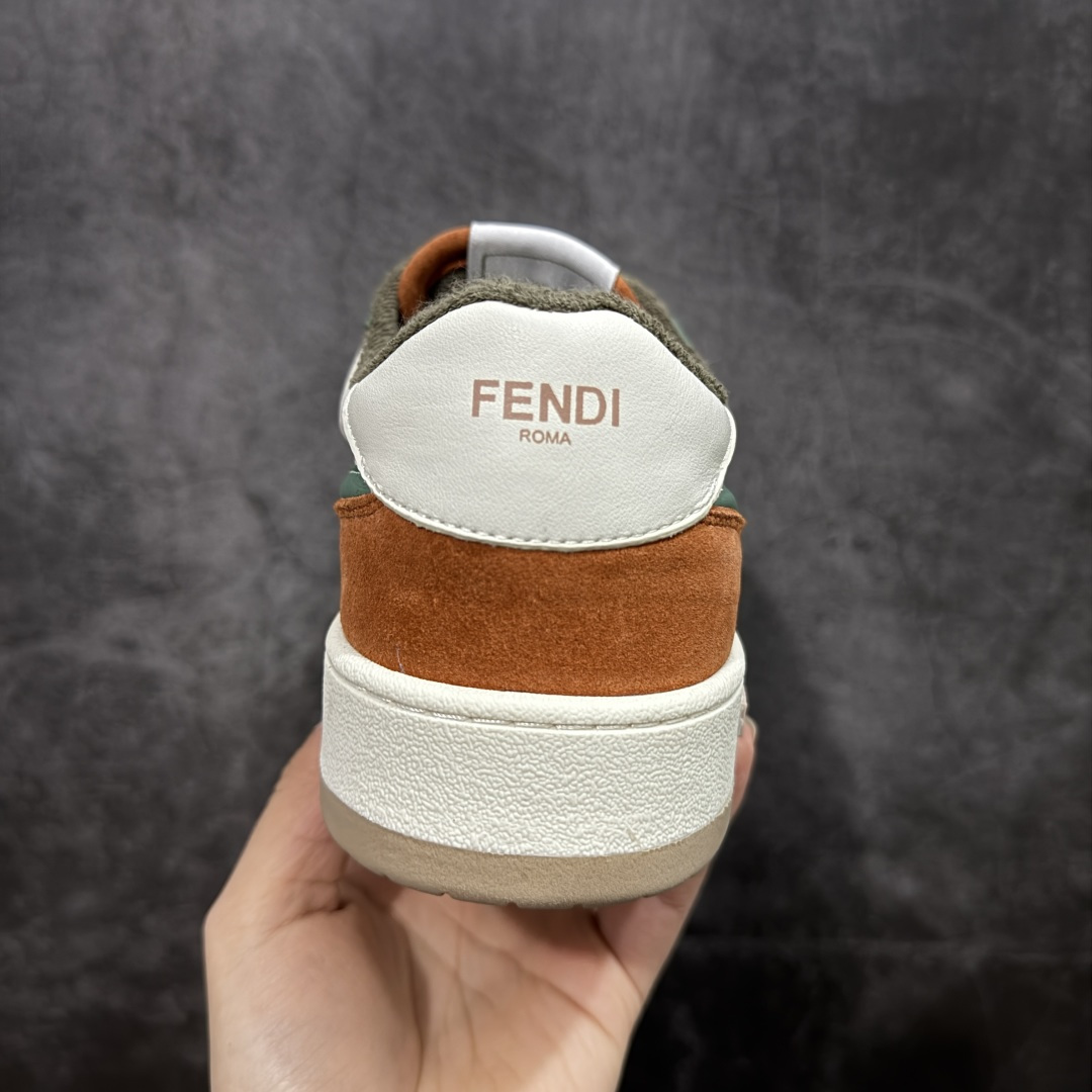 图片[4]-【YS纯原】广奢高端货 FENDI芬迪 Match 绒面皮革 压纹系带 男女同款 黑白红底经典款 ✦ 官方同源渠道 · 原装订单 ✦ 专柜全套包装＋原装配件齐全 ✦ 鞋底内置核心防伪芯片 · 可感应 ✦ FENDI Match 最新爆款情侣款板鞋 ✦ 高工艺无缝细空胶技术 ✦ 贴楦误差仅 0.05mm ✦ 固特异内外锁死工艺 ✦ 最大弯折也不开胶 · 环保无异味 ✦ 麂皮＋胶片拼接鞋面，质感更高级 ✦ Logo内里使用毛巾绒MX，脚感细腻温柔 尺码：35-46-选品中心