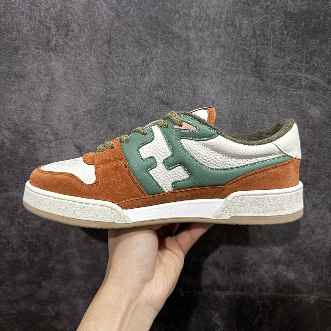 图片[2]-【YS纯原】广奢高端货 FENDI芬迪 Match 绒面皮革 压纹系带 男女同款 黑白红底经典款 ✦ 官方同源渠道 · 原装订单 ✦ 专柜全套包装＋原装配件齐全 ✦ 鞋底内置核心防伪芯片 · 可感应 ✦ FENDI Match 最新爆款情侣款板鞋 ✦ 高工艺无缝细空胶技术 ✦ 贴楦误差仅 0.05mm ✦ 固特异内外锁死工艺 ✦ 最大弯折也不开胶 · 环保无异味 ✦ 麂皮＋胶片拼接鞋面，质感更高级 ✦ Logo内里使用毛巾绒MX，脚感细腻温柔 尺码：35-46-选品中心