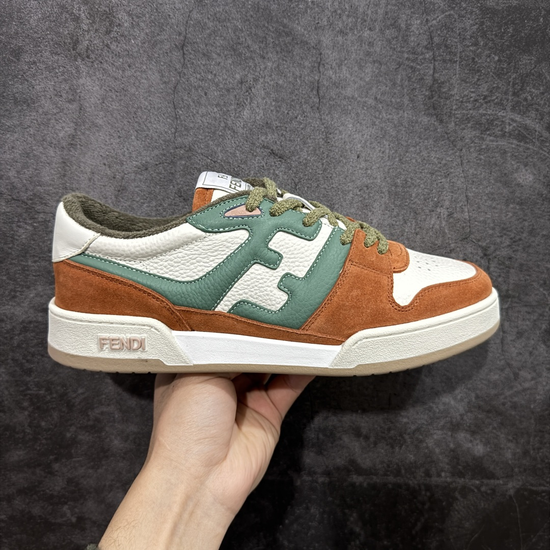 【YS纯原】广奢高端货 FENDI芬迪 Match 绒面皮革 压纹系带 男女同款 黑白红底经典款 ✦ 官方同源渠道 · 原装订单 ✦ 专柜全套包装+原装配件齐全 ✦ 鞋底内置核心防伪芯片 · 可感应 ✦ FENDI Match 最新爆款情侣款板鞋 ✦ 高工艺无缝细空胶技术 ✦ 贴楦误差仅 0.05mm ✦ 固特异内外锁死工艺 ✦ 最大弯折也不开胶 · 环保无异味 ✦ 麂皮+胶片拼接鞋面,质感更高级 ✦ Logo内里使用毛巾绒MX,脚感细腻温柔 尺码:35-46-选品中心