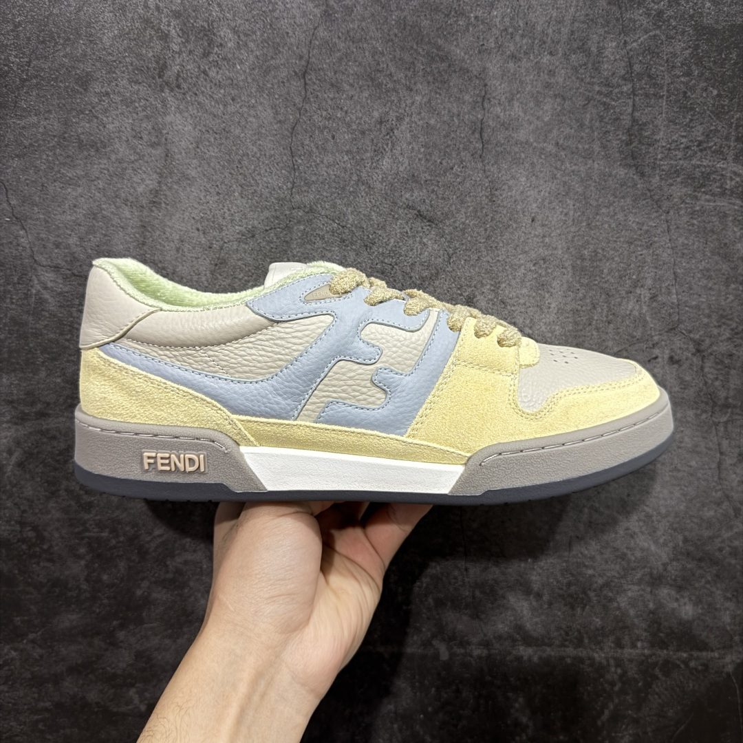 【YS纯原】广奢高端货 FENDI芬迪 Match 绒面皮革 压纹系带 男女同款 黑白红底经典款 ✦ 官方同源渠道 · 原装订单 ✦ 专柜全套包装+原装配件齐全 ✦ 鞋底内置核心防伪芯片 · 可感应 ✦ FENDI Match 最新爆款情侣款板鞋 ✦ 高工艺无缝细空胶技术 ✦ 贴楦误差仅 0.05mm ✦ 固特异内外锁死工艺 ✦ 最大弯折也不开胶 · 环保无异味 ✦ 麂皮+胶片拼接鞋面,质感更高级 ✦ Logo内里使用毛巾绒MX,脚感细腻温柔 尺码:35-46-选品中心