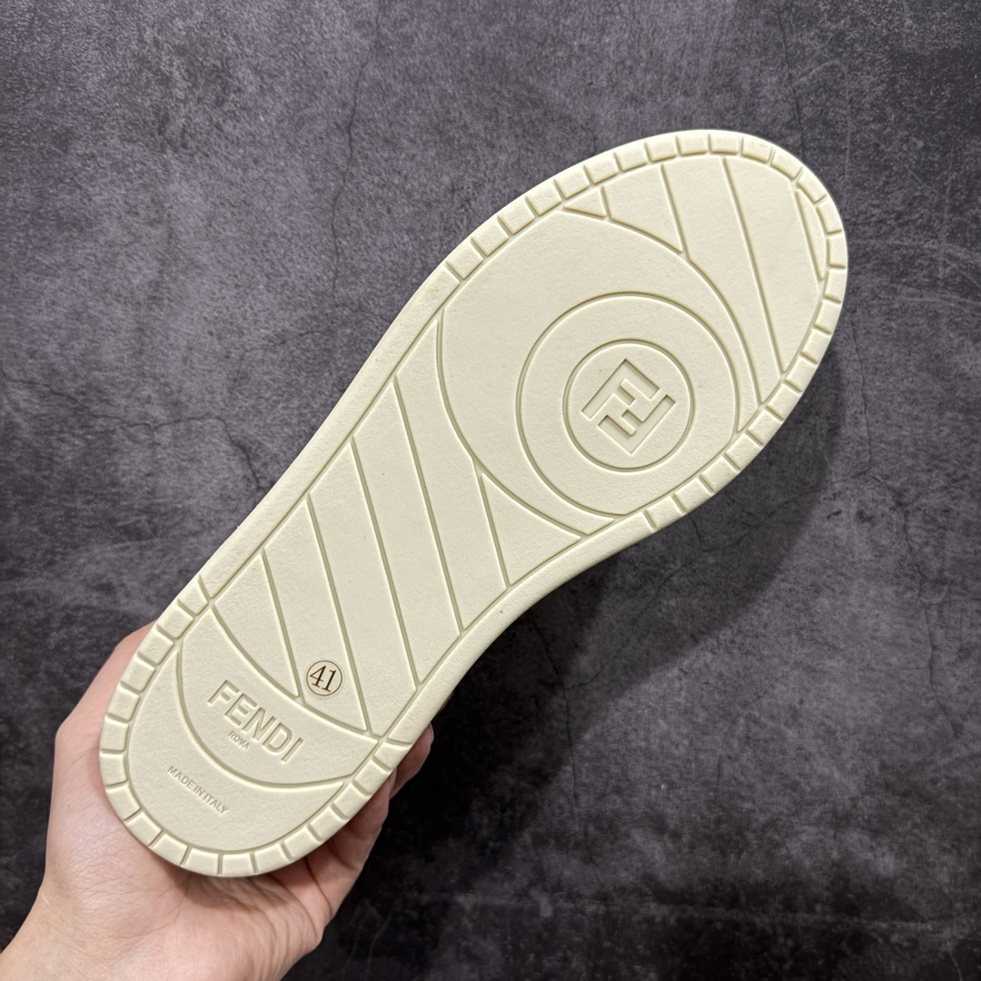 图片[9]-【YS纯原】广奢高端货 FENDI芬迪 Match 绒面皮革 压纹系带 男女同款 黑白红底经典款 ✦ 官方同源渠道 · 原装订单 ✦ 专柜全套包装＋原装配件齐全 ✦ 鞋底内置核心防伪芯片 · 可感应 ✦ FENDI Match 最新爆款情侣款板鞋 ✦ 高工艺无缝细空胶技术 ✦ 贴楦误差仅 0.05mm ✦ 固特异内外锁死工艺 ✦ 最大弯折也不开胶 · 环保无异味 ✦ 麂皮＋胶片拼接鞋面，质感更高级 ✦ Logo内里使用毛巾绒MX，脚感细腻温柔 尺码：35-46-选品中心