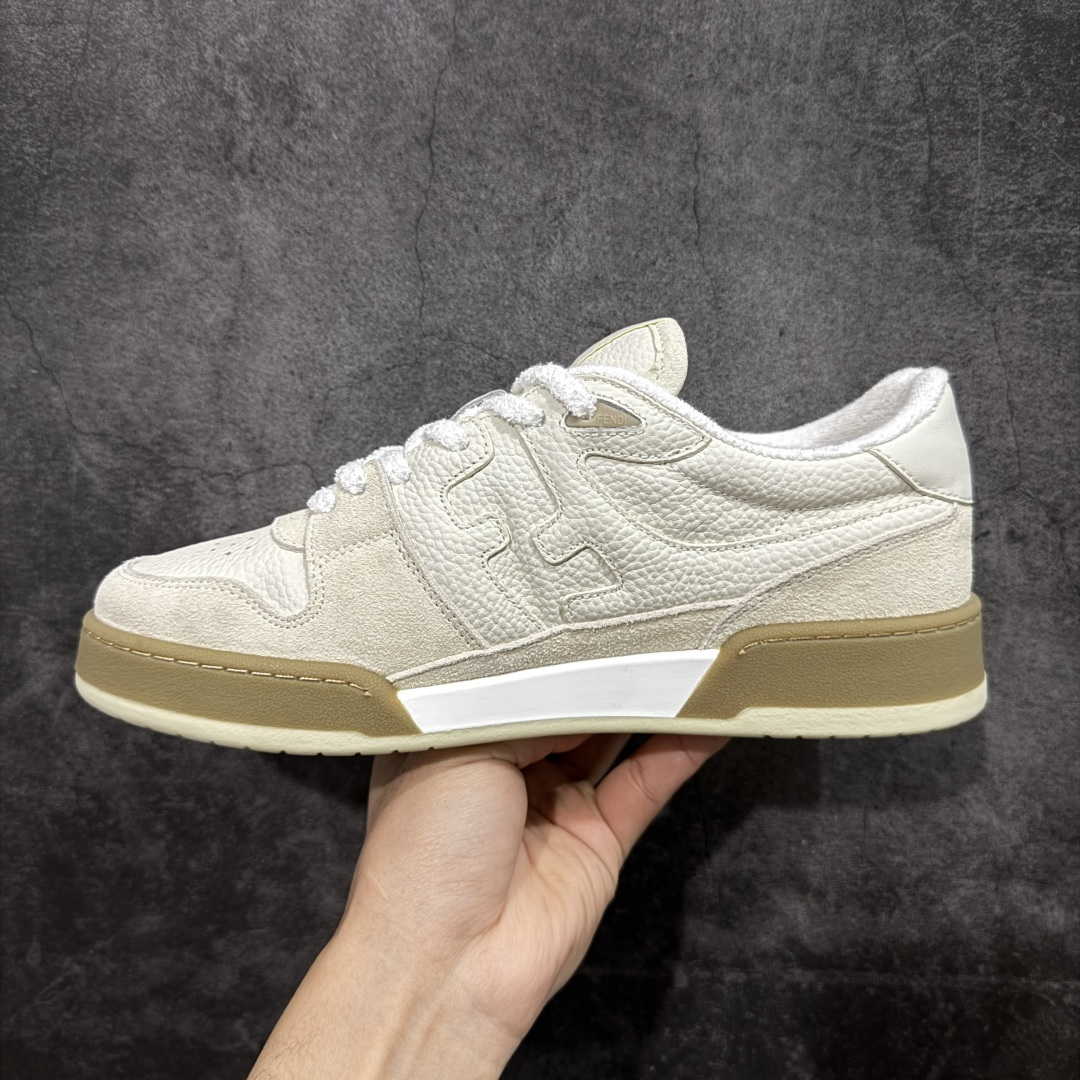 图片[2]-【YS纯原】广奢高端货 FENDI芬迪 Match 绒面皮革 压纹系带 男女同款 黑白红底经典款 ✦ 官方同源渠道 · 原装订单 ✦ 专柜全套包装＋原装配件齐全 ✦ 鞋底内置核心防伪芯片 · 可感应 ✦ FENDI Match 最新爆款情侣款板鞋 ✦ 高工艺无缝细空胶技术 ✦ 贴楦误差仅 0.05mm ✦ 固特异内外锁死工艺 ✦ 最大弯折也不开胶 · 环保无异味 ✦ 麂皮＋胶片拼接鞋面，质感更高级 ✦ Logo内里使用毛巾绒MX，脚感细腻温柔 尺码：35-46-选品中心