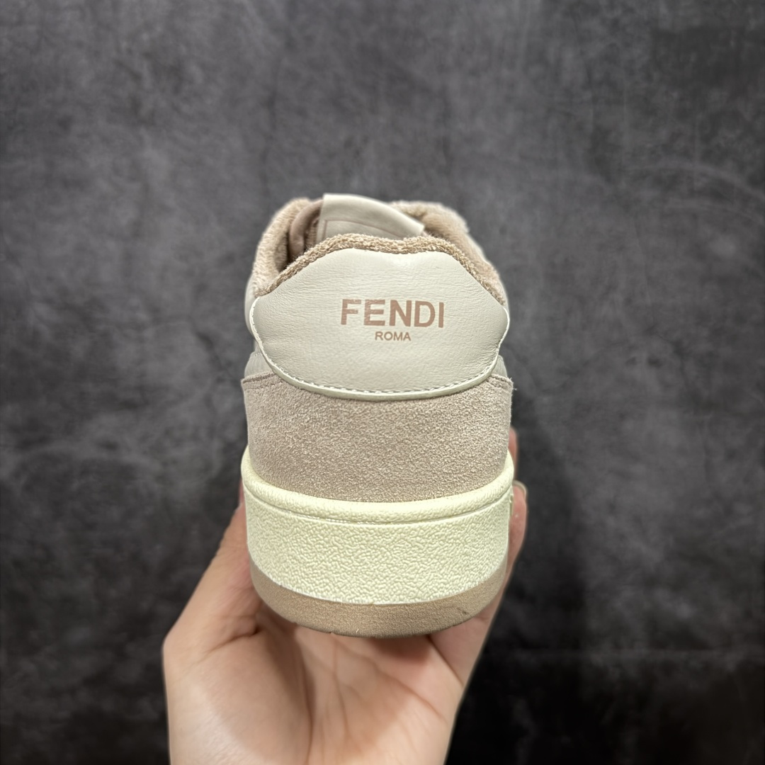 图片[4]-【YS纯原】广奢高端货 FENDI芬迪 Match 绒面皮革 压纹系带 男女同款 黑白红底经典款 ✦ 官方同源渠道 · 原装订单 ✦ 专柜全套包装＋原装配件齐全 ✦ 鞋底内置核心防伪芯片 · 可感应 ✦ FENDI Match 最新爆款情侣款板鞋 ✦ 高工艺无缝细空胶技术 ✦ 贴楦误差仅 0.05mm ✦ 固特异内外锁死工艺 ✦ 最大弯折也不开胶 · 环保无异味 ✦ 麂皮＋胶片拼接鞋面，质感更高级 ✦ Logo内里使用毛巾绒MX，脚感细腻温柔 尺码：35-46-选品中心