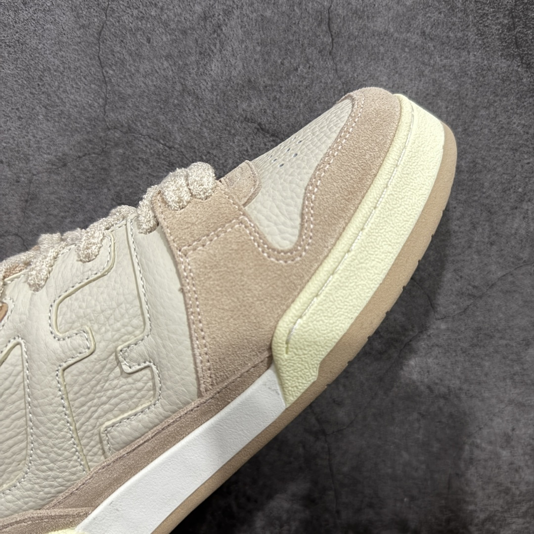 图片[6]-【YS纯原】广奢高端货 FENDI芬迪 Match 绒面皮革 压纹系带 男女同款 黑白红底经典款 ✦ 官方同源渠道 · 原装订单 ✦ 专柜全套包装＋原装配件齐全 ✦ 鞋底内置核心防伪芯片 · 可感应 ✦ FENDI Match 最新爆款情侣款板鞋 ✦ 高工艺无缝细空胶技术 ✦ 贴楦误差仅 0.05mm ✦ 固特异内外锁死工艺 ✦ 最大弯折也不开胶 · 环保无异味 ✦ 麂皮＋胶片拼接鞋面，质感更高级 ✦ Logo内里使用毛巾绒MX，脚感细腻温柔 尺码：35-46-选品中心