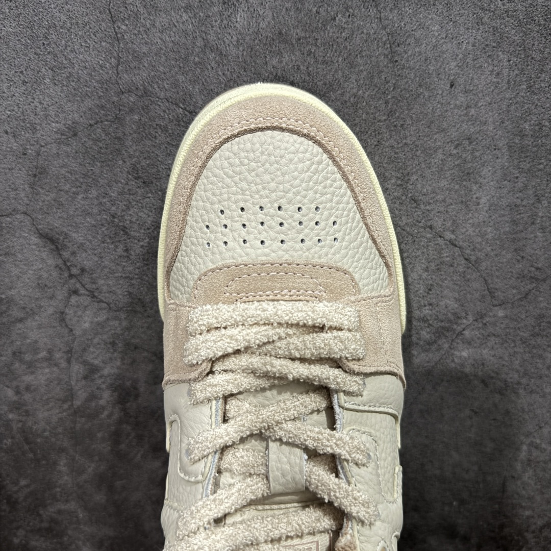 图片[5]-【YS纯原】广奢高端货 FENDI芬迪 Match 绒面皮革 压纹系带 男女同款 黑白红底经典款 ✦ 官方同源渠道 · 原装订单 ✦ 专柜全套包装＋原装配件齐全 ✦ 鞋底内置核心防伪芯片 · 可感应 ✦ FENDI Match 最新爆款情侣款板鞋 ✦ 高工艺无缝细空胶技术 ✦ 贴楦误差仅 0.05mm ✦ 固特异内外锁死工艺 ✦ 最大弯折也不开胶 · 环保无异味 ✦ 麂皮＋胶片拼接鞋面，质感更高级 ✦ Logo内里使用毛巾绒MX，脚感细腻温柔 尺码：35-46-选品中心