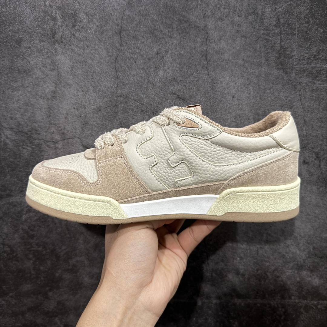 图片[2]-【YS纯原】广奢高端货 FENDI芬迪 Match 绒面皮革 压纹系带 男女同款 黑白红底经典款 ✦ 官方同源渠道 · 原装订单 ✦ 专柜全套包装＋原装配件齐全 ✦ 鞋底内置核心防伪芯片 · 可感应 ✦ FENDI Match 最新爆款情侣款板鞋 ✦ 高工艺无缝细空胶技术 ✦ 贴楦误差仅 0.05mm ✦ 固特异内外锁死工艺 ✦ 最大弯折也不开胶 · 环保无异味 ✦ 麂皮＋胶片拼接鞋面，质感更高级 ✦ Logo内里使用毛巾绒MX，脚感细腻温柔 尺码：35-46-选品中心