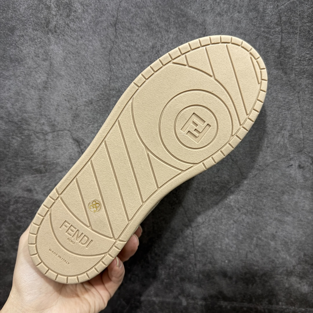 图片[9]-【YS纯原】广奢高端货 FENDI芬迪 Match 绒面皮革 压纹系带 男女同款 黑白红底经典款 ✦ 官方同源渠道 · 原装订单 ✦ 专柜全套包装＋原装配件齐全 ✦ 鞋底内置核心防伪芯片 · 可感应 ✦ FENDI Match 最新爆款情侣款板鞋 ✦ 高工艺无缝细空胶技术 ✦ 贴楦误差仅 0.05mm ✦ 固特异内外锁死工艺 ✦ 最大弯折也不开胶 · 环保无异味 ✦ 麂皮＋胶片拼接鞋面，质感更高级 ✦ Logo内里使用毛巾绒MX，脚感细腻温柔 尺码：35-46-选品中心