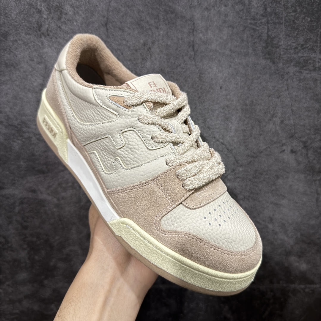 图片[3]-【YS纯原】广奢高端货 FENDI芬迪 Match 绒面皮革 压纹系带 男女同款 黑白红底经典款 ✦ 官方同源渠道 · 原装订单 ✦ 专柜全套包装＋原装配件齐全 ✦ 鞋底内置核心防伪芯片 · 可感应 ✦ FENDI Match 最新爆款情侣款板鞋 ✦ 高工艺无缝细空胶技术 ✦ 贴楦误差仅 0.05mm ✦ 固特异内外锁死工艺 ✦ 最大弯折也不开胶 · 环保无异味 ✦ 麂皮＋胶片拼接鞋面，质感更高级 ✦ Logo内里使用毛巾绒MX，脚感细腻温柔 尺码：35-46-选品中心