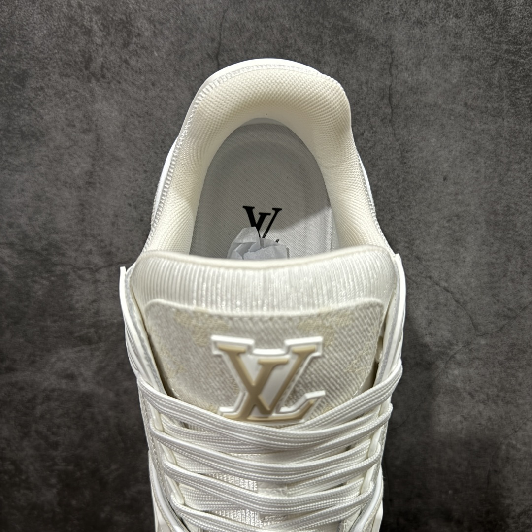 图片[8]-【天花板/Goat版】 市场最强版 没有之一的存在💪🏻 Louis Vuitton LV Trainer 系列全新版上架 手里有正品的可以对比下🆚懂货的看细节‼️ 此版品质是市场从未达到的新高度！ 整体版型 皮料 牛仔布的色差 压花纹路清晰度 后跟版型等等 都可以自行对比[机智]吊打市场所有货，怒甩十条街的那种，直接来正品对比图🆚，欢迎拿市场各大工厂的货来对比！ 尺码：35-45码-选品中心