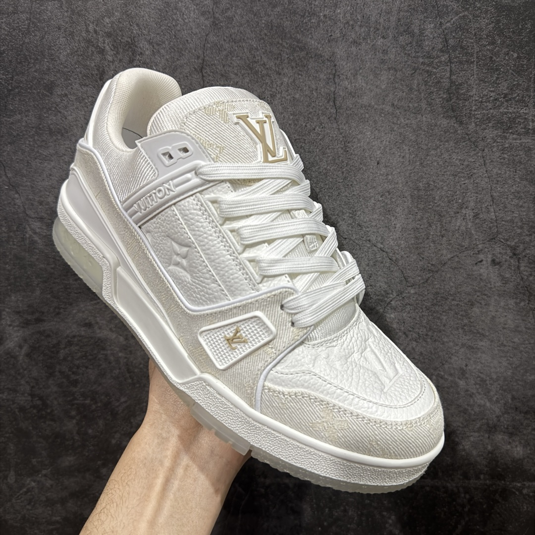 图片[3]-【天花板/Goat版】 市场最强版 没有之一的存在💪🏻 Louis Vuitton LV Trainer 系列全新版上架 手里有正品的可以对比下🆚懂货的看细节‼️ 此版品质是市场从未达到的新高度！ 整体版型 皮料 牛仔布的色差 压花纹路清晰度 后跟版型等等 都可以自行对比[机智]吊打市场所有货，怒甩十条街的那种，直接来正品对比图🆚，欢迎拿市场各大工厂的货来对比！ 尺码：35-45码-选品中心