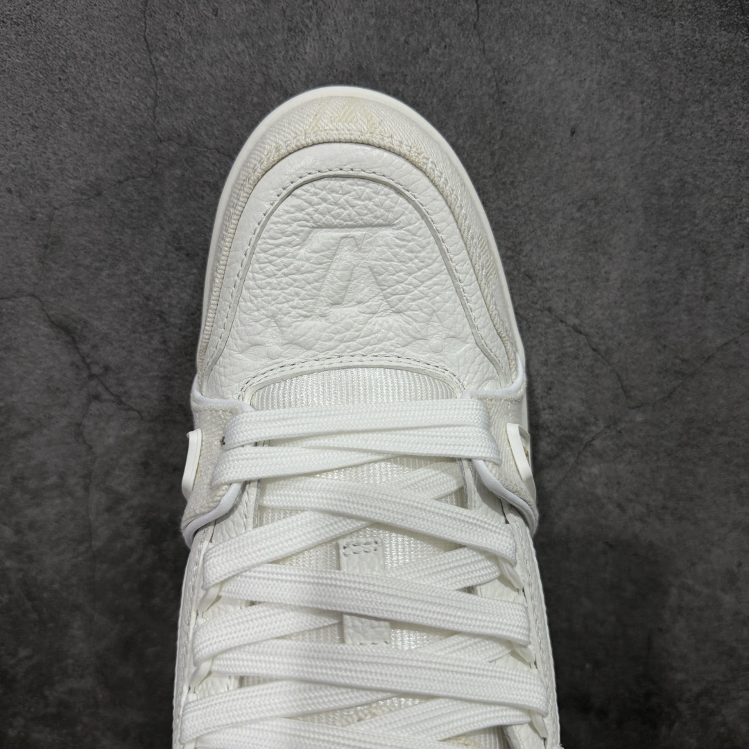 图片[5]-【天花板/Goat版】 市场最强版 没有之一的存在💪🏻 Louis Vuitton LV Trainer 系列全新版上架 手里有正品的可以对比下🆚懂货的看细节‼️ 此版品质是市场从未达到的新高度！ 整体版型 皮料 牛仔布的色差 压花纹路清晰度 后跟版型等等 都可以自行对比[机智]吊打市场所有货，怒甩十条街的那种，直接来正品对比图🆚，欢迎拿市场各大工厂的货来对比！ 尺码：35-45码-选品中心