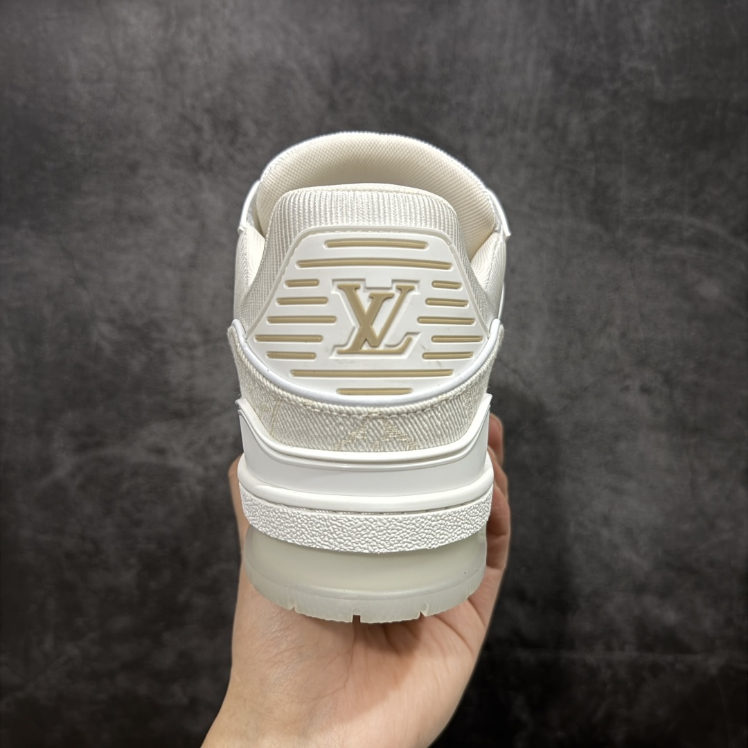 图片[4]-【天花板/Goat版】 市场最强版 没有之一的存在💪🏻 Louis Vuitton LV Trainer 系列全新版上架 手里有正品的可以对比下🆚懂货的看细节‼️ 此版品质是市场从未达到的新高度！ 整体版型 皮料 牛仔布的色差 压花纹路清晰度 后跟版型等等 都可以自行对比[机智]吊打市场所有货，怒甩十条街的那种，直接来正品对比图🆚，欢迎拿市场各大工厂的货来对比！ 尺码：35-45码-选品中心