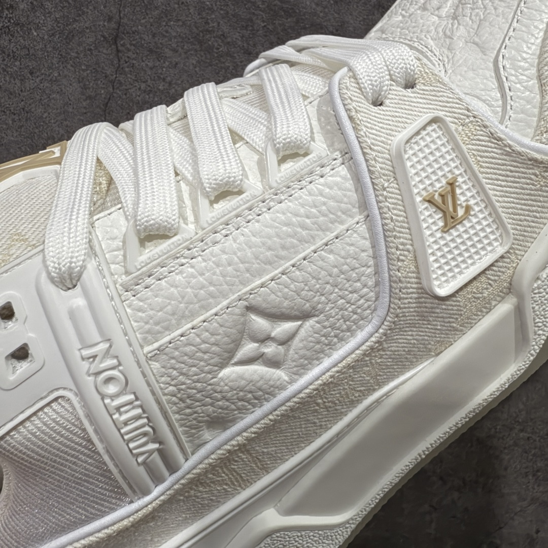 图片[4]-【天花板/Goat版】 市场最强版 没有之一的存在💪🏻 Louis Vuitton LV Trainer 系列全新版上架 手里有正品的可以对比下🆚懂货的看细节‼️ 此版品质是市场从未达到的新高度！ 整体版型 皮料 牛仔布的色差 压花纹路清晰度 后跟版型等等 都可以自行对比[机智]吊打市场所有货，怒甩十条街的那种，直接来正品对比图🆚，欢迎拿市场各大工厂的货来对比！ 尺码：35-45码-选品中心