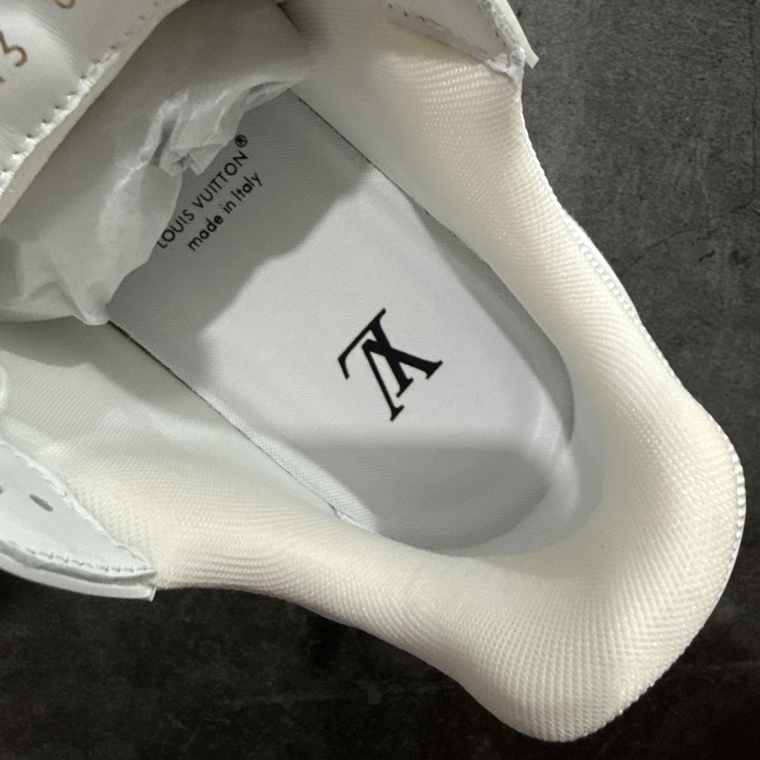 图片[8]-【天花板/Goat版】 市场最强版 没有之一的存在💪🏻 Louis Vuitton LV Trainer 系列全新版上架 手里有正品的可以对比下🆚懂货的看细节‼️ 此版品质是市场从未达到的新高度！ 整体版型 皮料 牛仔布的色差 压花纹路清晰度 后跟版型等等 都可以自行对比[机智]吊打市场所有货，怒甩十条街的那种，直接来正品对比图🆚，欢迎拿市场各大工厂的货来对比！ 尺码：35-45码-选品中心