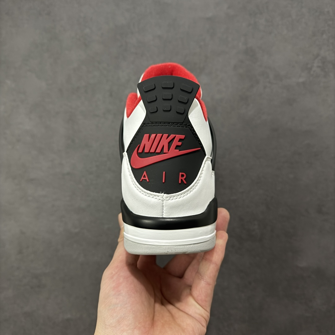 图片[4]-【公司级】Air Jordan 4 Retro \”Fire Red\” 白红复刻 AJ4 乔丹4代 aj4 乔4 白红 乔丹篮球鞋系列 鞋身采用白色皮革为主，辅以红色细节点缀，呈现出经典的芝加哥配色；搭配红色鞋带扣，简约又百搭；标志性鞋舌JJumpman Logo辅以红色点缀，提升奢华质感；白色的鞋带与黑色网状结构，十分完美；后跟Nike Swoosh Logo以红色呈现，最后以白黑中底搭配灰红橡胶外底及黑色迷你Nike Swoosh Logos完善整体设计收尾。 货号：DC7770-160 尺码：36～47B-选品中心