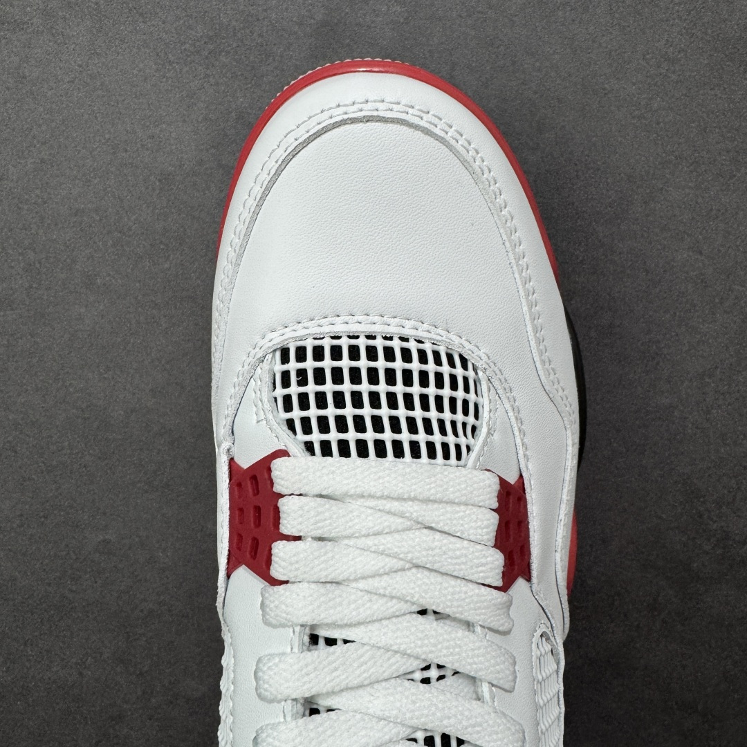 图片[8]-【公司级】Air Jordan 4 Retro \”Fire Red\” 白红复刻 AJ4 乔丹4代 aj4 乔4 白红 乔丹篮球鞋系列 鞋身采用白色皮革为主，辅以红色细节点缀，呈现出经典的芝加哥配色；搭配红色鞋带扣，简约又百搭；标志性鞋舌JJumpman Logo辅以红色点缀，提升奢华质感；白色的鞋带与黑色网状结构，十分完美；后跟Nike Swoosh Logo以红色呈现，最后以白黑中底搭配灰红橡胶外底及黑色迷你Nike Swoosh Logos完善整体设计收尾。 货号：DC7770-160 尺码：36～47B-选品中心
