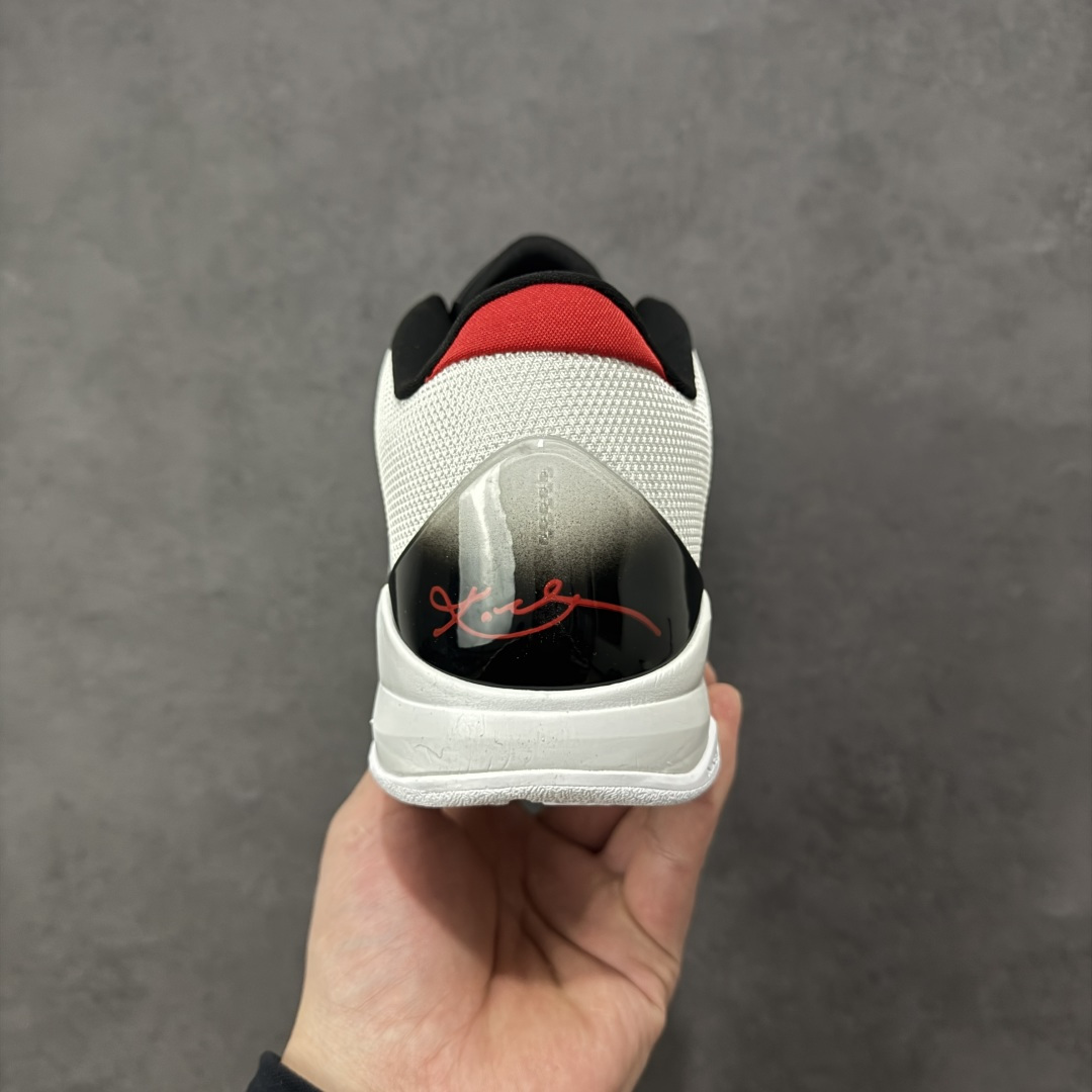 图片[4]-【定制版】纯原Nike Zoom Kobe V 马年限定 CNY新年款 耐克 科比5代系列 低帮复刻实战运动低帮文化篮球鞋 纯原版本 鞋头和鞋舌采用透气运动网布制成 采用更为挺拔的鞋口设计 为脚踝带来更佳的包裹与支撑感 侧面独特波纹纹理细节 打破了单调 赋予鞋子灵动与活力的视觉体验 货号：CD4991-863 尺码：38 38.5 39 40 40.5 41 42 42.5 43 44 45 46-选品中心
