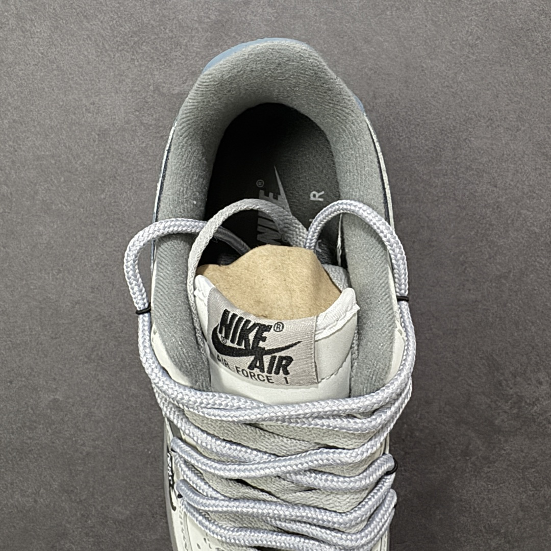 图片[7]-【定制版】手绘涂鸦“暗巷涂鸦”Nike Air Force 1 “Alley Graffiti ”空军一号定制板鞋 以 “街头暗黑涂鸦” 为核心设计，鞋身采用做旧灰绿渐变皮革，搭配泼墨、卡通笑脸、“DANGEROUS & BAD!” 标语等手绘涂鸦元素，营造出随性叛逆的街头氛围。灰黑撞色鞋带与分层中底强化了复古做旧质感，将地下涂鸦文化与经典鞋型融合，既有小众个性辨识度，又适配工装、滑板等潮流风格 货号：DB3310-333 尺码： 36 36.5 37.5 38 38.5 39 40 40.5 41 42 42.5 43 44 44.5 45-选品中心