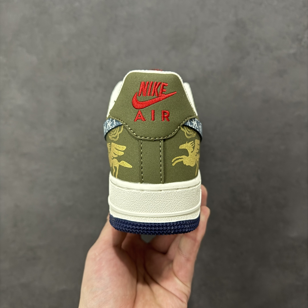 图片[4]-【定制版】NIke Air Force 1 \’07 Low “马年限定–青褐织云金纹” 空军一号低帮 运动鞋 休闲鞋 折边针车 工艺难度大 原楦头原纸板 高端定制鞋盒 原厂鞋底 超高清洁度 细节完美 货号：NH0601-536 尺码：36 36.5 37.5 38 38.5 39 40 40.5 41 42 42.5 43 44 44.5 45-选品中心