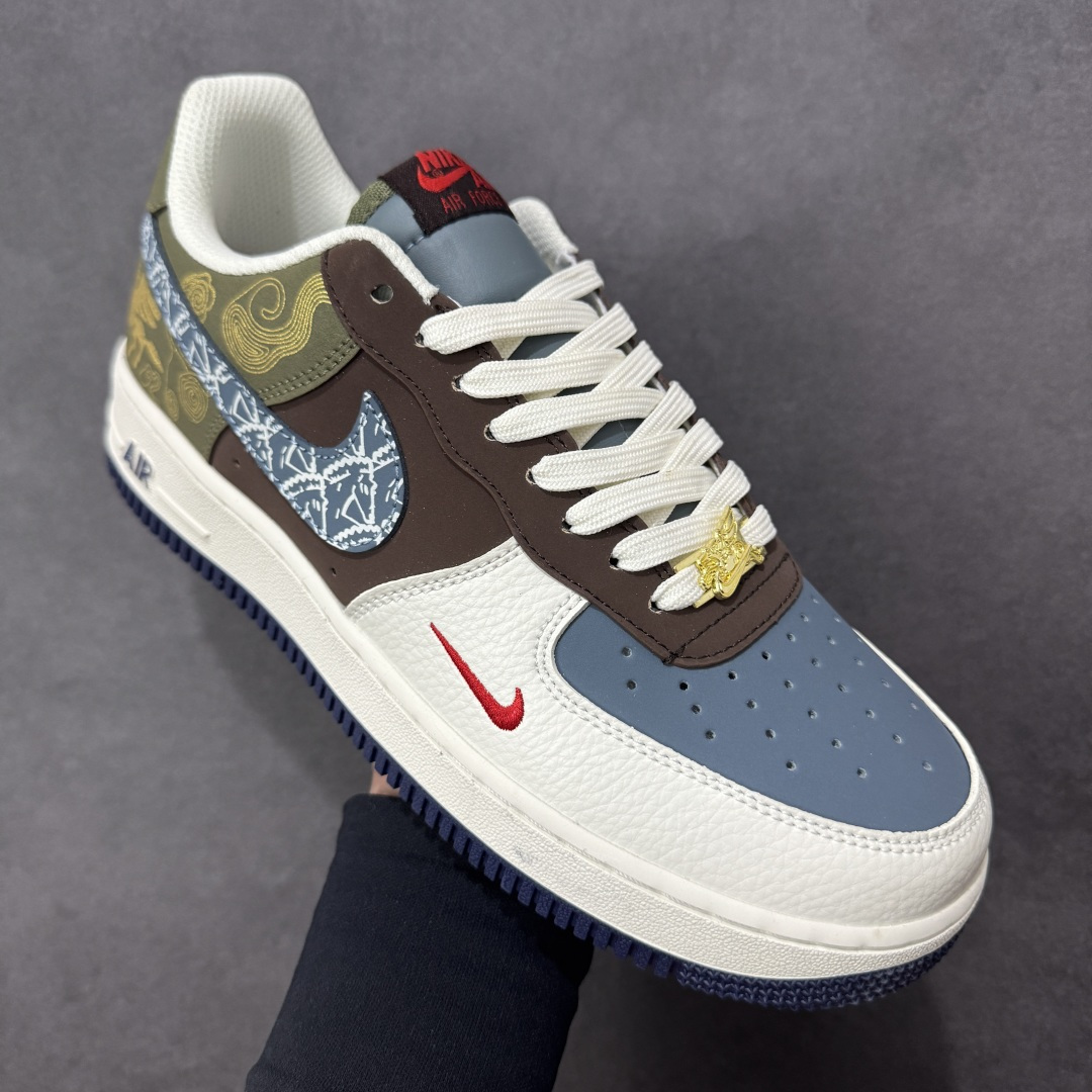 图片[3]-【定制版】NIke Air Force 1 \’07 Low “马年限定–青褐织云金纹” 空军一号低帮 运动鞋 休闲鞋 折边针车 工艺难度大 原楦头原纸板 高端定制鞋盒 原厂鞋底 超高清洁度 细节完美 货号：NH0601-536 尺码：36 36.5 37.5 38 38.5 39 40 40.5 41 42 42.5 43 44 44.5 45-选品中心