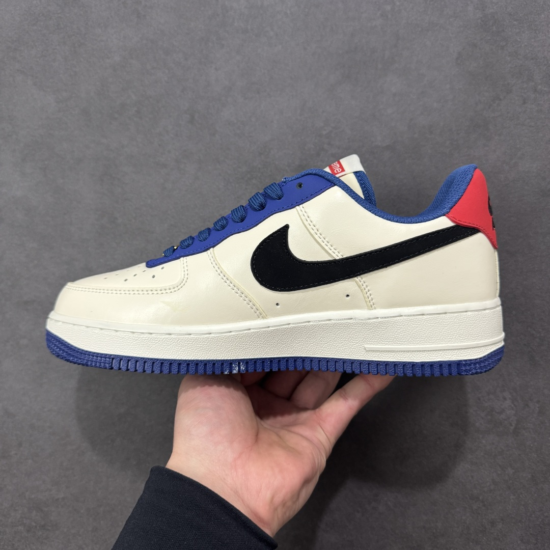 图片[2]-【定制版】NIke Air Force 1 \’07 Low “SUP联名–白蓝赤黑” 空军一号低帮 运动鞋 休闲鞋 折边针车 工艺难度大 原楦头原纸板 高端定制鞋盒 原厂鞋底 超高清洁度 细节完美 货号：CZ2959-100 尺码：36 36.5 37.5 38 38.5 39 40 40.5 41 42 42.5 43 44 44.5 45-选品中心