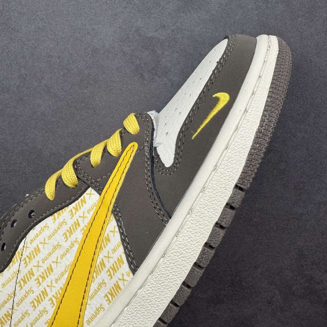 图片[5]-【定制版】Travis Scott x Fragment Design x Air Jordan 1 Low OG SP AJ1 乔1马年限定 低帮文化休闲板鞋  #多方联名合作融合了Travis Scott 独特的音乐风格，藤原浩个性的设计风格以及Jordan品牌的经典元素 使其成为一双具有独特身份和价值的鞋子 清新而立体的外观加上联名标识更突出了其独特身份 这种配色方案显示出活力和时尚感 在视觉上引人注目 鞋身的质感和细腻的细节处理使其显得高端而格调十足 这款“倒钩”联名是设计与创意完美结合 融合多方的个性风格是一款备受瞩目的潮流鞋款 货号：XD1979-005  尺码：36 36.5 37.5 38 38.5 39 40 40.5 41 42 42.5 43 44 44.5 45-选品中心