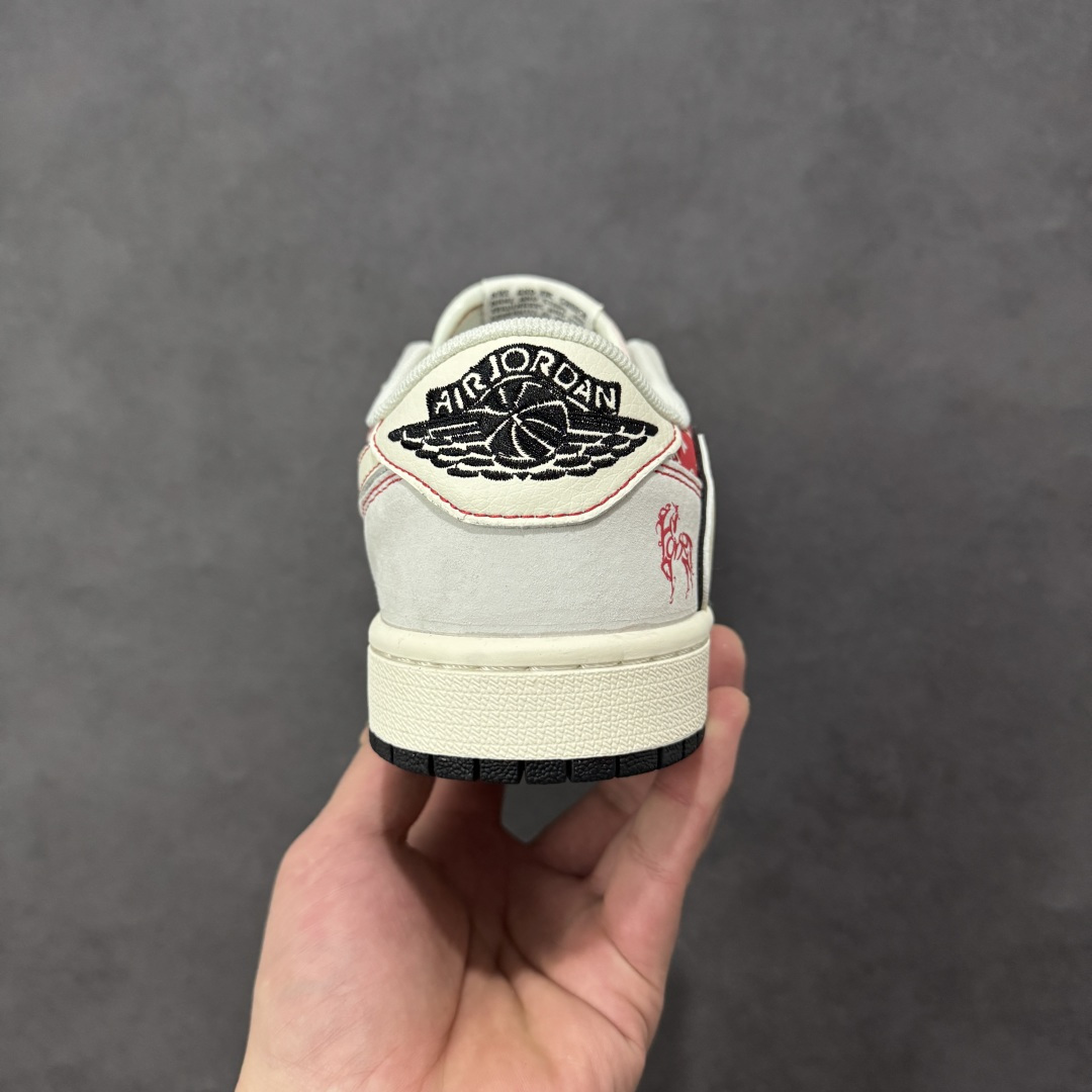 图片[4]-【定制版】Air Jordan 1 Low AJ1 乔1 马年限定 高端定制 倒钩低帮复古篮球鞋  #定制皮料 原厂3D打印 定制鞋盒 原楦原纸板 纯正空军版型 内置全掌气垫 货号：JP2026-113  尺码：36 36.5 37.5 38 38.5 39 40 40.5 41 42 42.5 43 44 44.5 45-选品中心