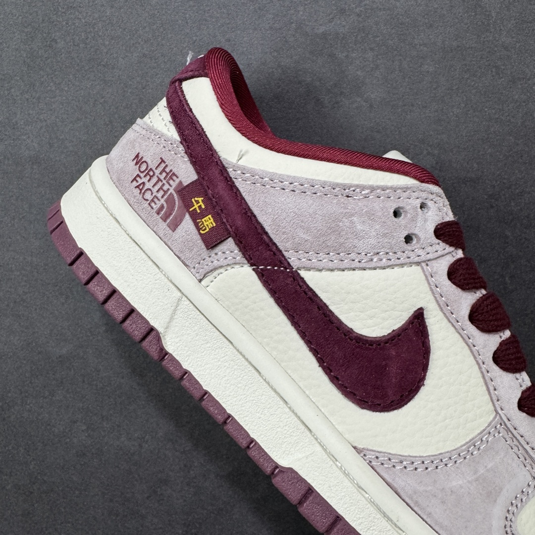 图片[6]-【定制版】Nike SB Dunk Low 马年限定 猪八红北面 年高端定制 低帮休闲板鞋 DN3168-016  #定制鞋盒 大厂纯原品质出货 超高清洁度 皮料切割干净无任何毛边 细节完美  尺码：36 36.5 37.5 38 38.5 39 40 40.5 41 42 42.5 43 44 44.5 45-选品中心