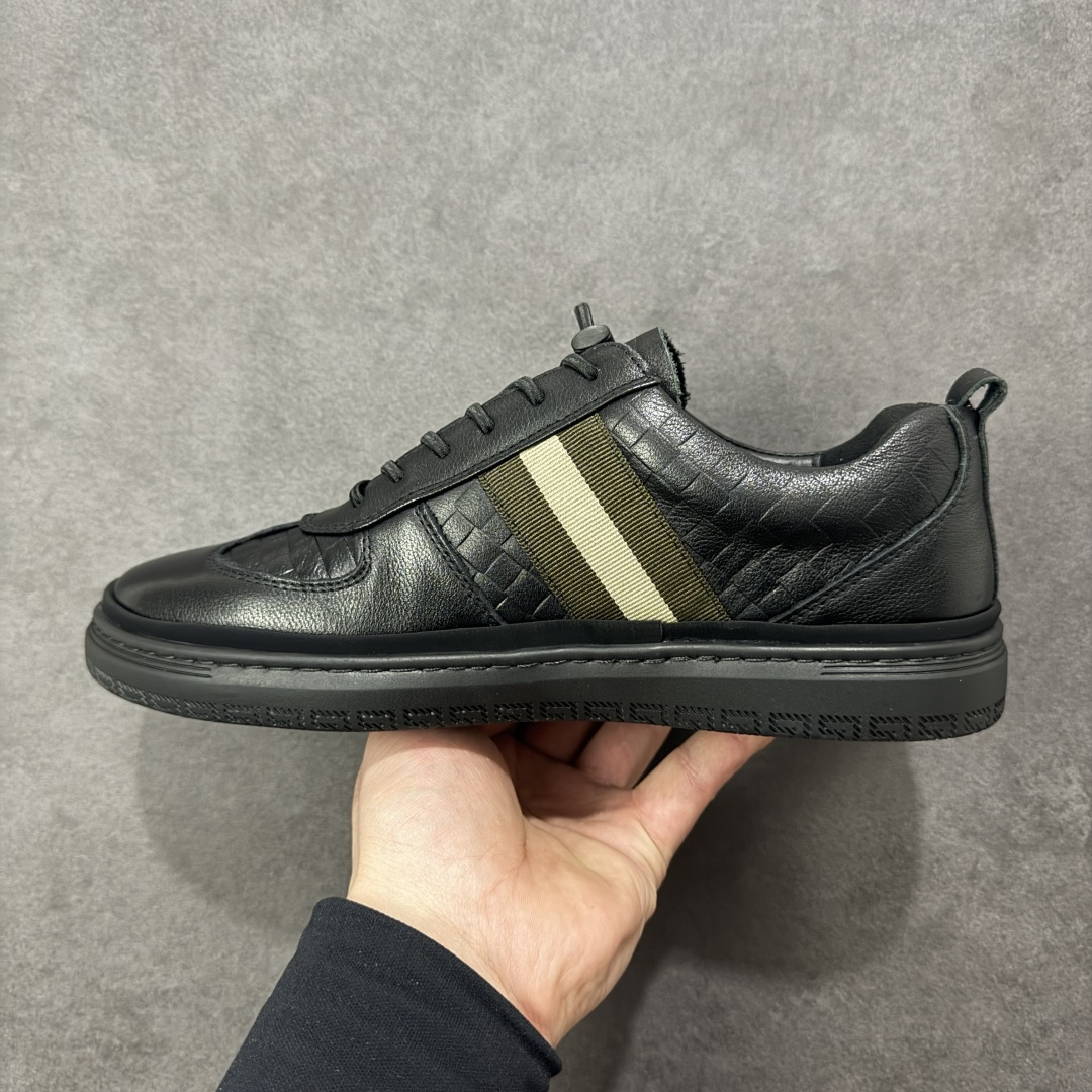 图片[2]-【广东纯原版】Ecco爱步 柔酷8号健步系列休闲板鞋 #原单品质 鞋面选用头层小牛皮压纹工艺 鞋型饱满立体感十足，上脚非常透气 超软橡胶大底 软面软底 脚感一流 完美造型顶级品质 货号：583207-01001 尺码：38 39 40 41 42 43 44 皮鞋码-选品中心