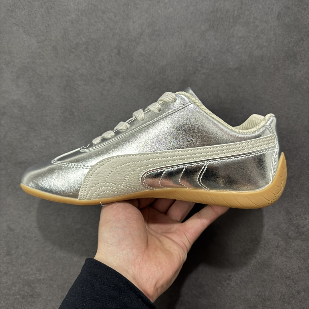图片[2]-【公司级】Puma Speedcet OG 彪马低帮复古运动休闲赛车跑鞋 以趣味十足又前卫复古的设计引领潮流，将赛道精神融入街头时尚，开启前卫竞速之旅。融入经典配色，主打前卫复古风。鞋款的鞋侧以复古的流线造型，缀以经典Logo，巧妙吸睛；麂皮+网眼融合舒适鞋面，赋予了独特的个性美学，演绎赛车的无尽能量。 货号：406881-02 尺码：35.5-45-选品中心