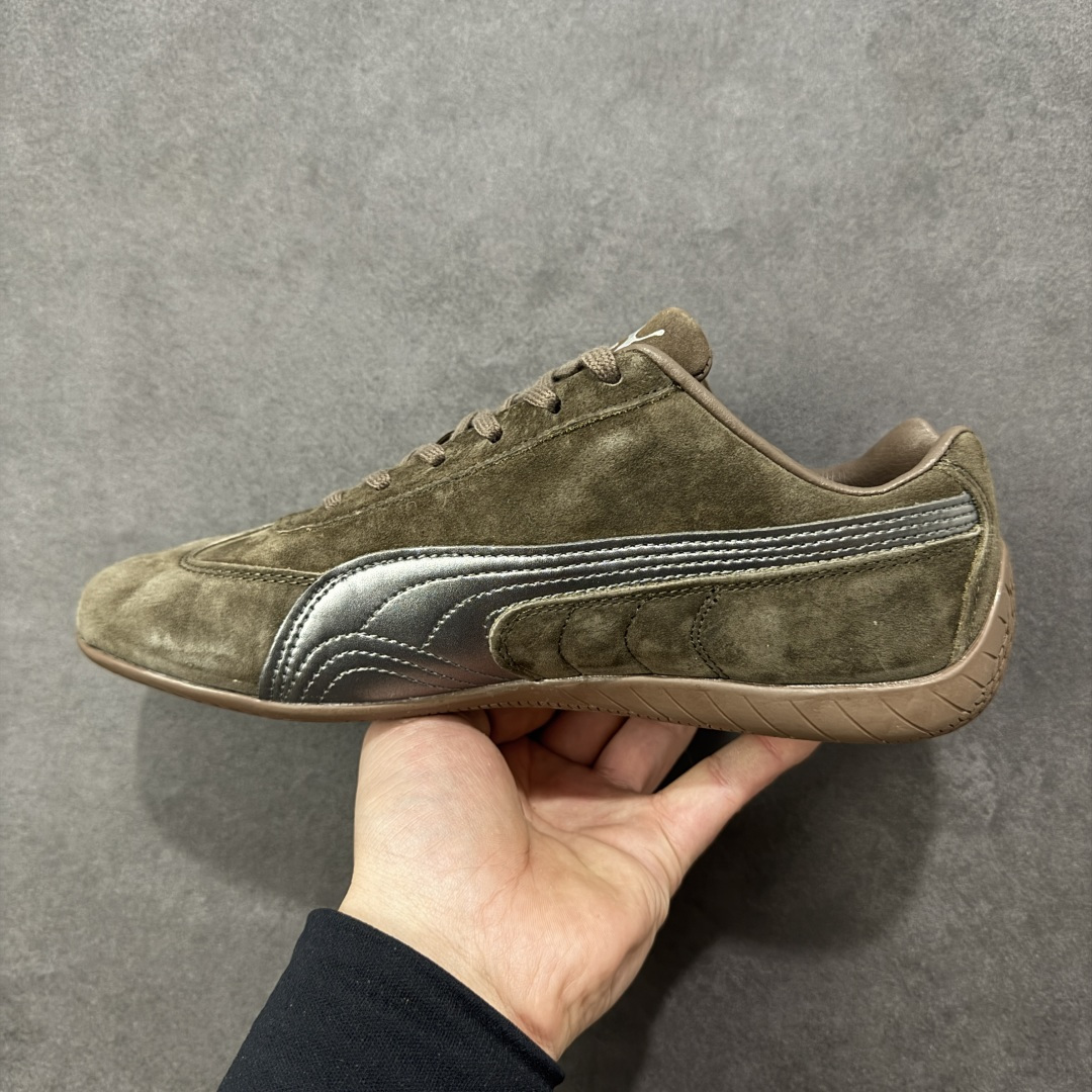 图片[2]-【公司级】Puma Speedcet OG 彪马低帮复古运动休闲赛车跑鞋 以趣味十足又前卫复古的设计引领潮流，将赛道精神融入街头时尚，开启前卫竞速之旅。融入经典配色，主打前卫复古风。鞋款的鞋侧以复古的流线造型，缀以经典Logo，巧妙吸睛；麂皮+网眼融合舒适鞋面，赋予了独特的个性美学，演绎赛车的无尽能量。 货号：408198-01 尺码：35.5-45-选品中心
