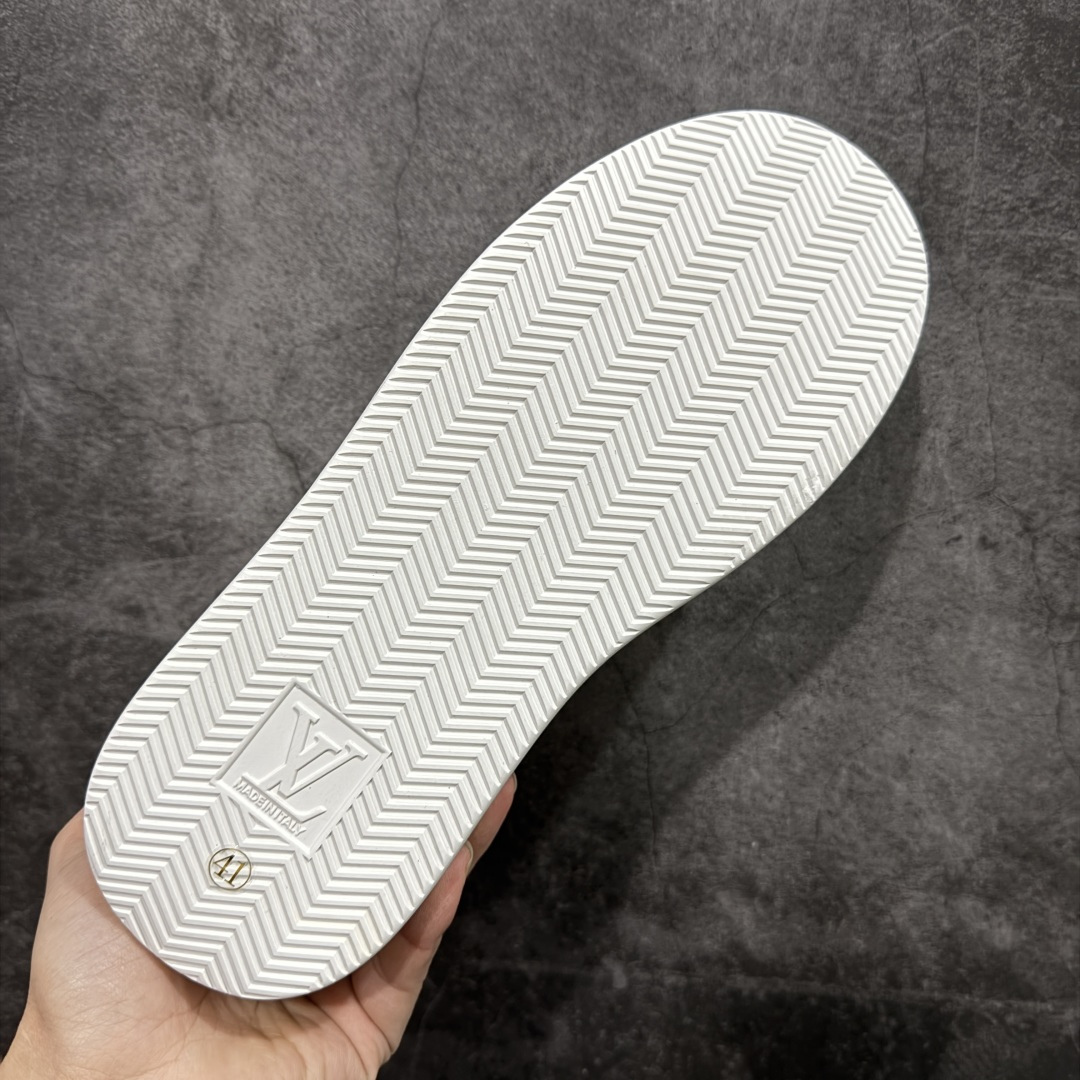 图片[9]-【YS版】LV 舒畅 低帮板鞋 Logo鞋面 法国顶级高奢品牌·路易威登LOUIS VUITTON Beverly Hills 皮革 系带 时尚板鞋 男款 舒畅系列配件抽屉礼盒 防尘布袋 身份卡 小票 采用软质粒面头层牛革拼接制成鞋面材质 高密度电脑车线工艺 小牛真皮内里贴附PU超软脚感乳胶鞋垫 外置隔色厚实橡胶大底  尺码：40 41 42 43 44 45-选品中心