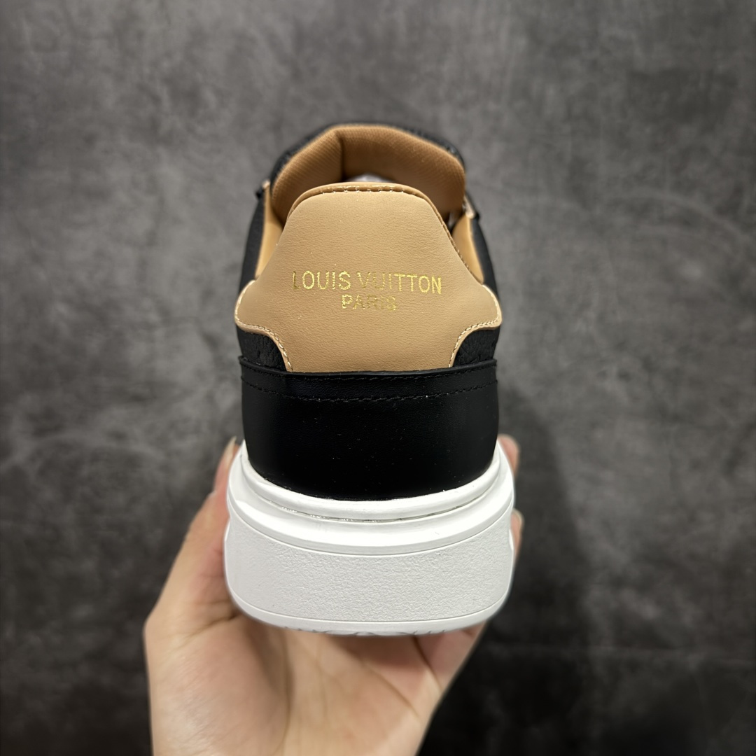 图片[4]-【YS版】LV 舒畅 低帮板鞋 Logo鞋面 法国顶级高奢品牌·路易威登LOUIS VUITTON Beverly Hills 皮革 系带 时尚板鞋 男款 舒畅系列配件抽屉礼盒 防尘布袋 身份卡 小票 采用软质粒面头层牛革拼接制成鞋面材质 高密度电脑车线工艺 小牛真皮内里贴附PU超软脚感乳胶鞋垫 外置隔色厚实橡胶大底  尺码：40 41 42 43 44 45-选品中心