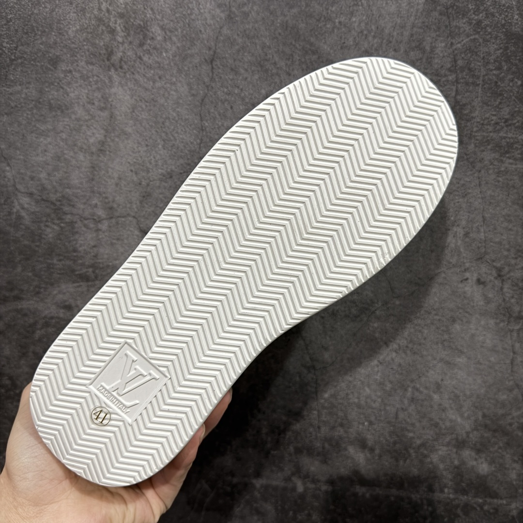 图片[9]-【YS版】LV 舒畅 低帮板鞋 Logo鞋面 法国顶级高奢品牌·路易威登LOUIS VUITTON Beverly Hills 皮革 系带 时尚板鞋 男款 舒畅系列配件抽屉礼盒 防尘布袋 身份卡 小票 采用软质粒面头层牛革拼接制成鞋面材质 高密度电脑车线工艺 小牛真皮内里贴附PU超软脚感乳胶鞋垫 外置隔色厚实橡胶大底  尺码：40 41 42 43 44 45-选品中心