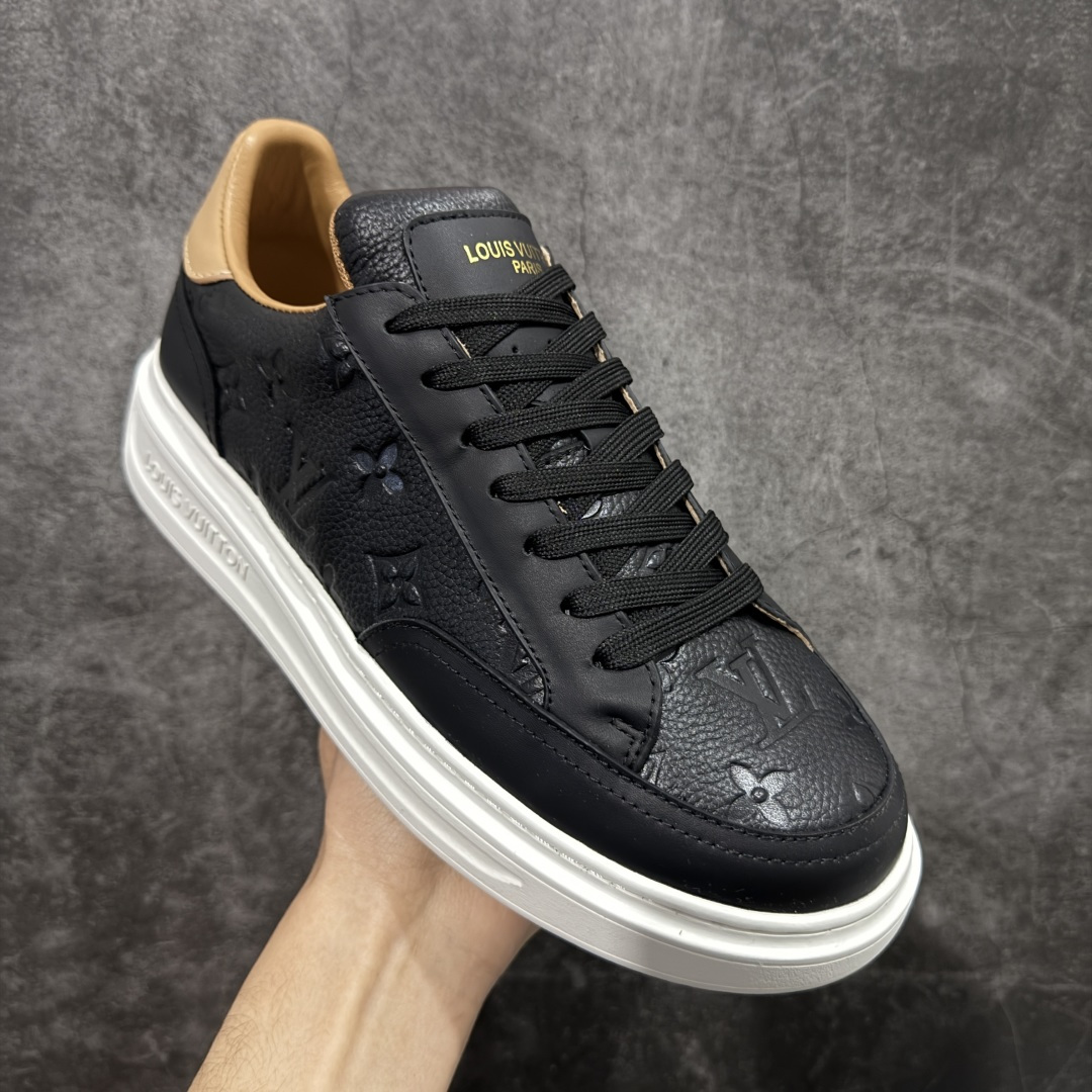 图片[3]-【YS版】LV 舒畅 低帮板鞋 Logo鞋面 法国顶级高奢品牌·路易威登LOUIS VUITTON Beverly Hills 皮革 系带 时尚板鞋 男款 舒畅系列配件抽屉礼盒 防尘布袋 身份卡 小票 采用软质粒面头层牛革拼接制成鞋面材质 高密度电脑车线工艺 小牛真皮内里贴附PU超软脚感乳胶鞋垫 外置隔色厚实橡胶大底  尺码：40 41 42 43 44 45-选品中心